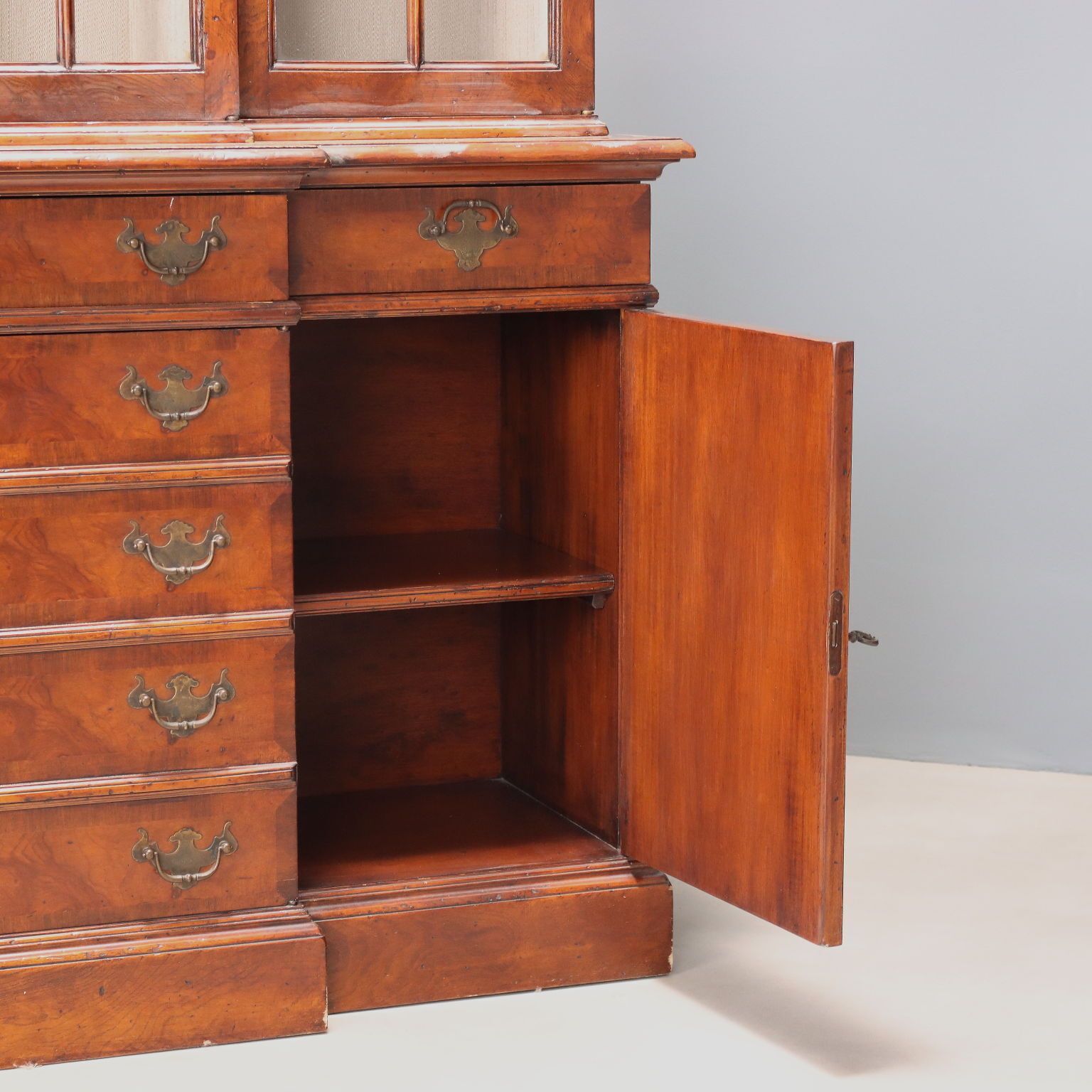 photo furniture Bibliothèque d'époque en chêne, Royaume-Uni, XXe siècle