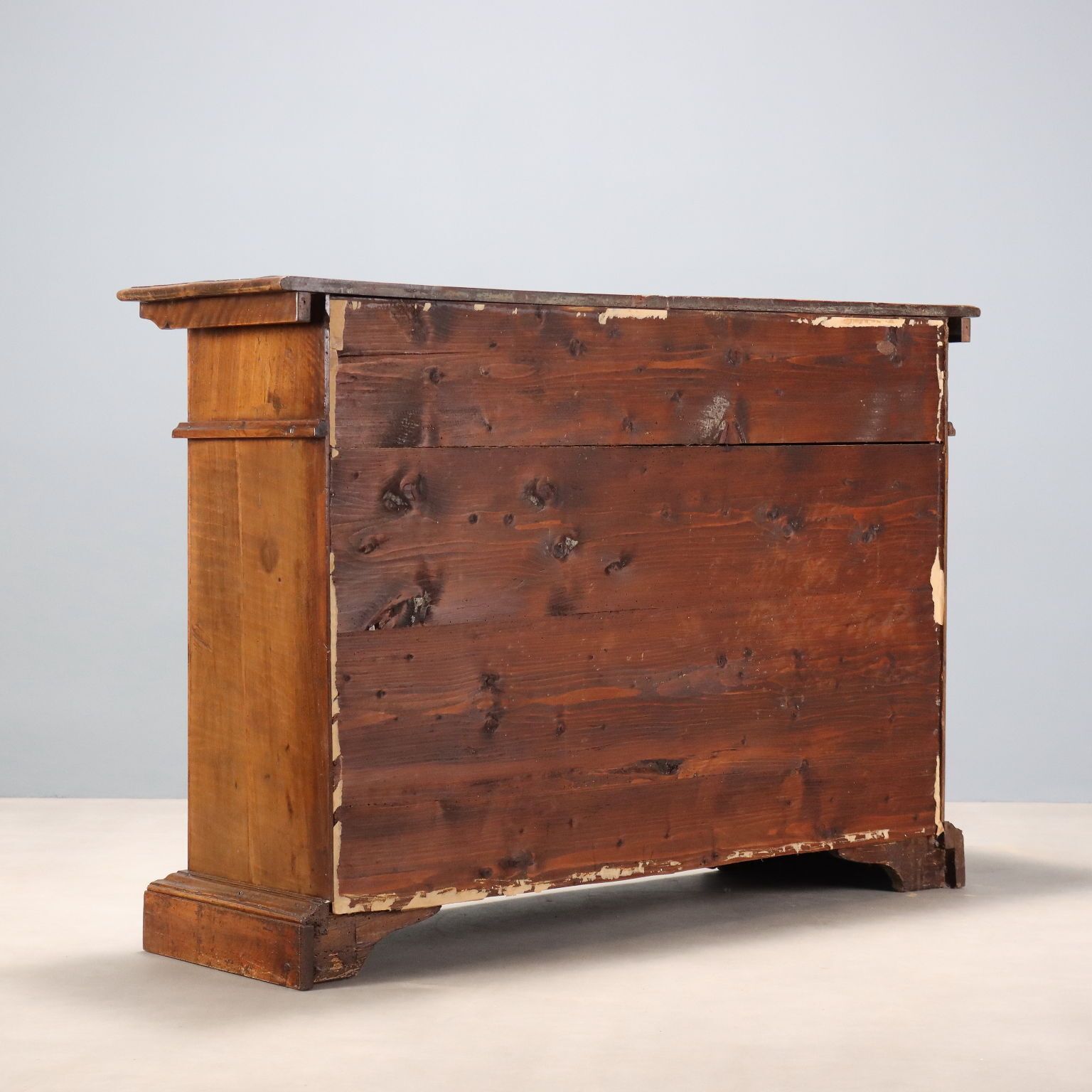 Meubels Dressoir in barokstijl, walnoot en spar photo