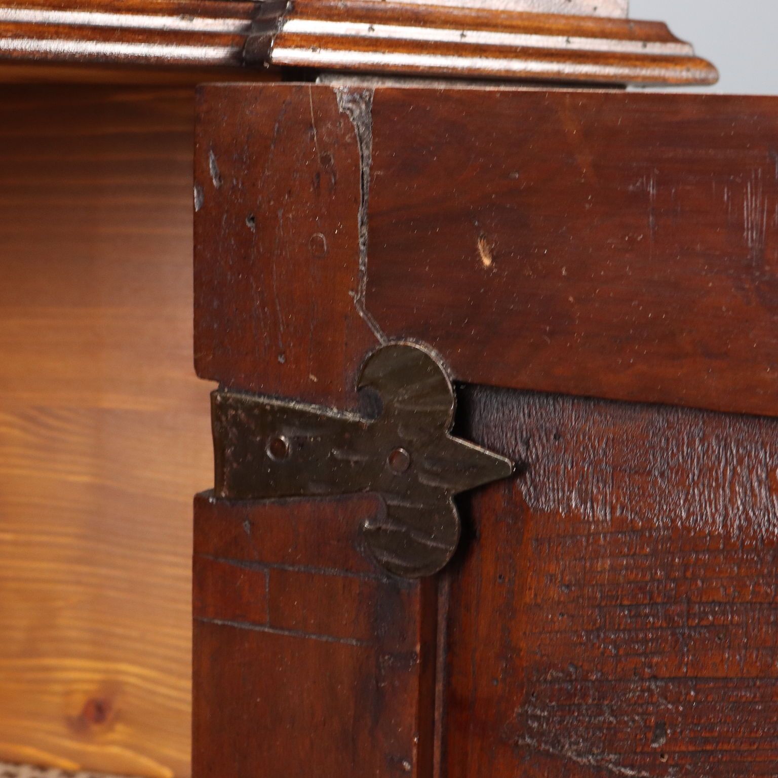 Corner Cabinet In Walnut Baroque Style With Drawer   Italy 20th Century photo vinterior