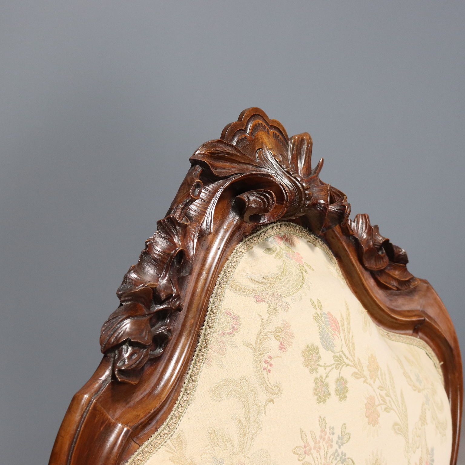 Fauteuil néobaroque en noyer sculpté, XIXe siècle photo Mobilier