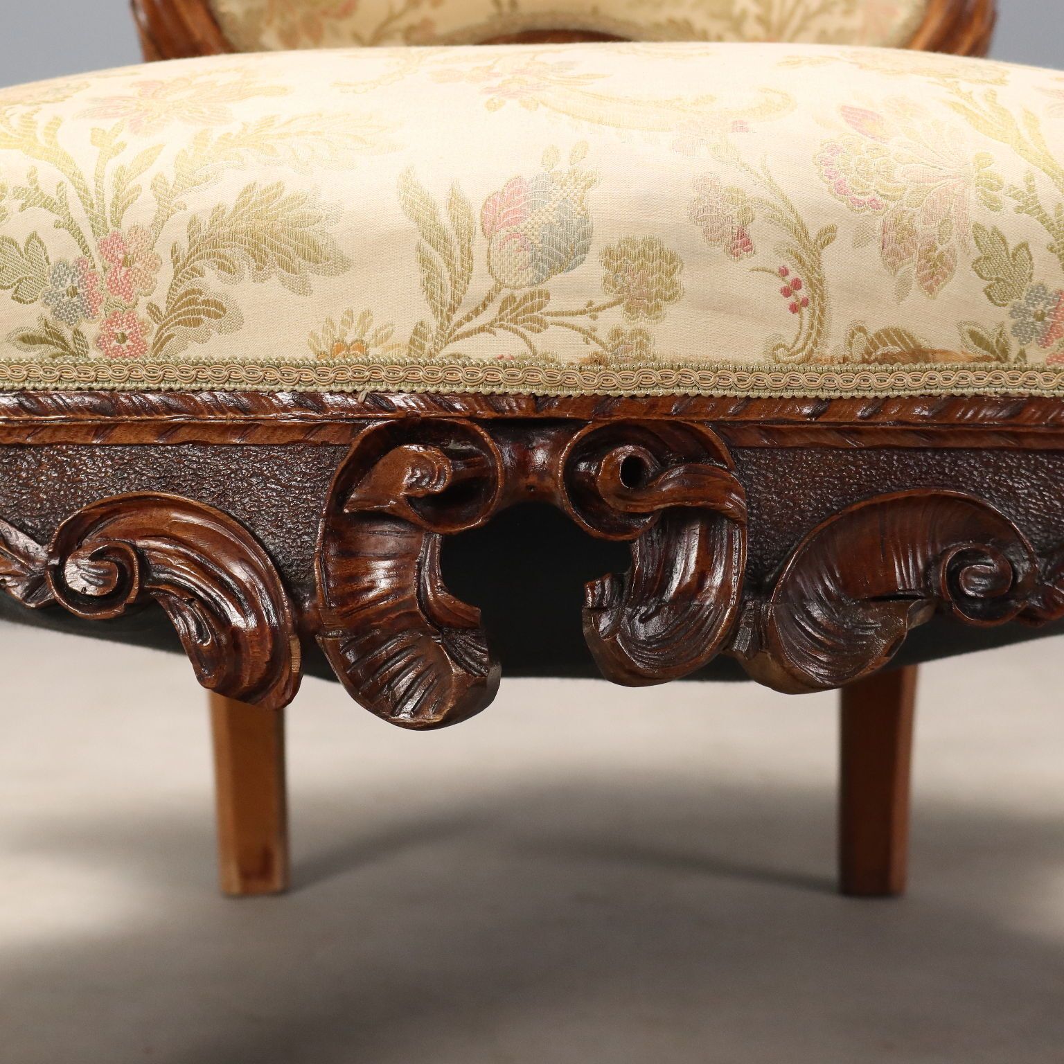 Fauteuil néobaroque en noyer sculpté, XIXe siècle photo vintage