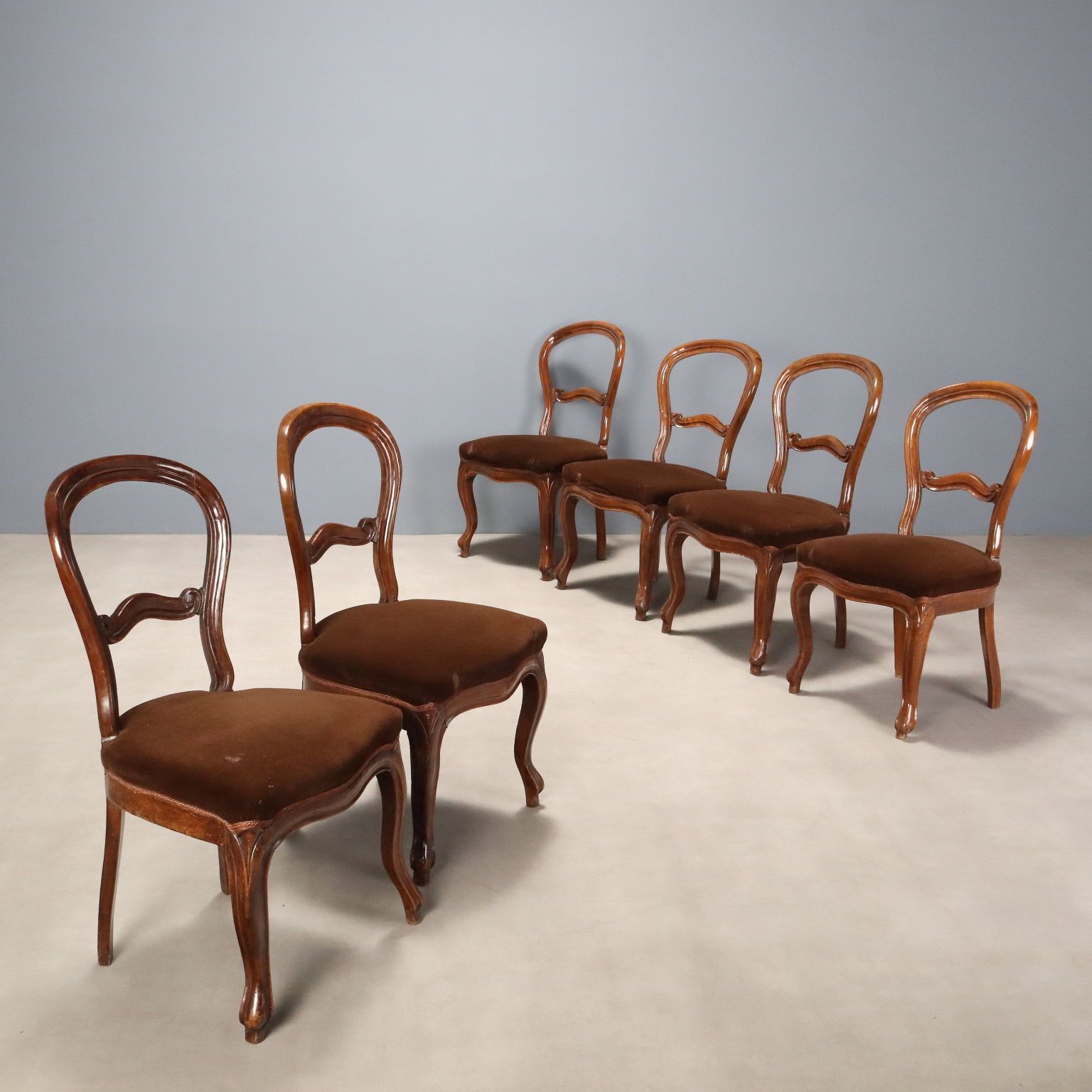 Luigi Filippo stoelen van walnoot met gestoffeerde zitting, 19e eeuw