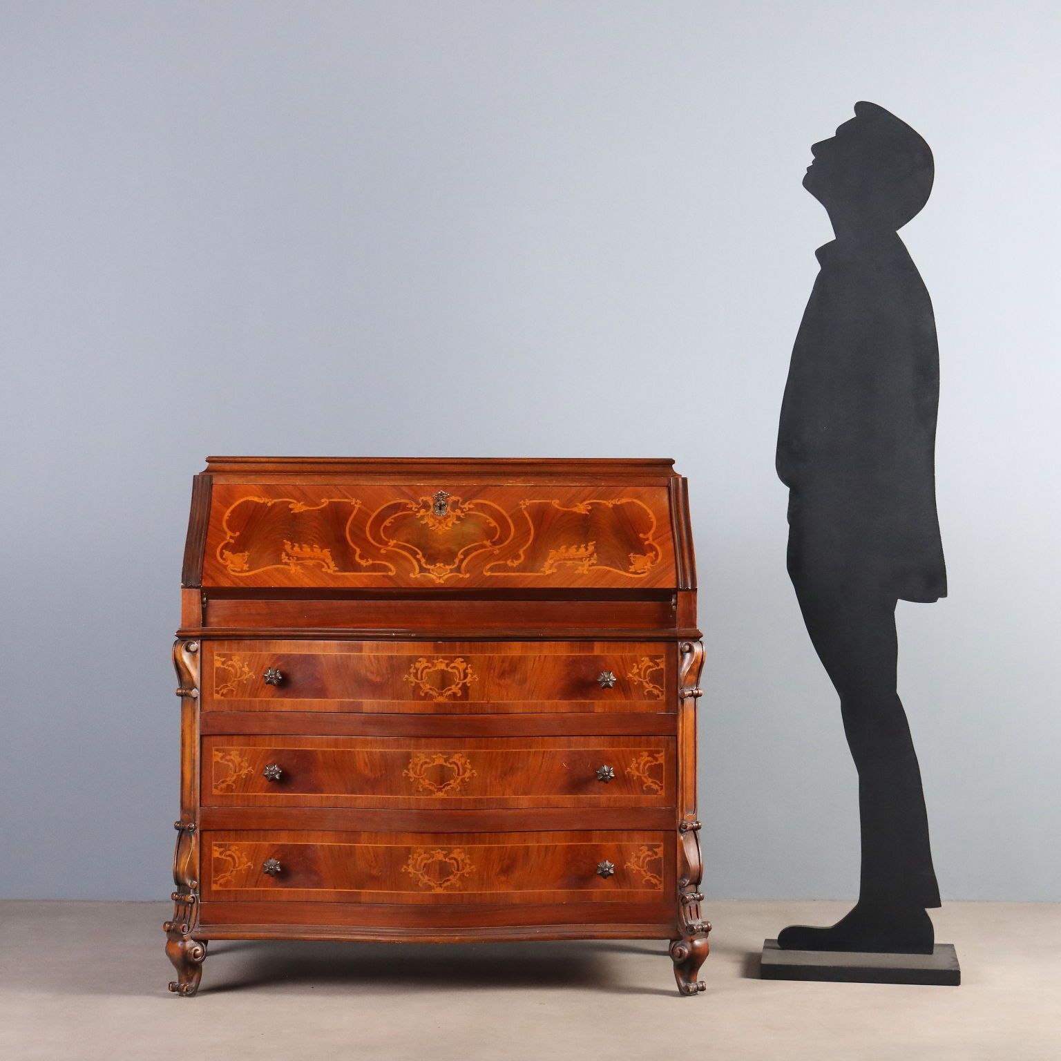 Bureau de style romain avec incrustations en érable photo for sale