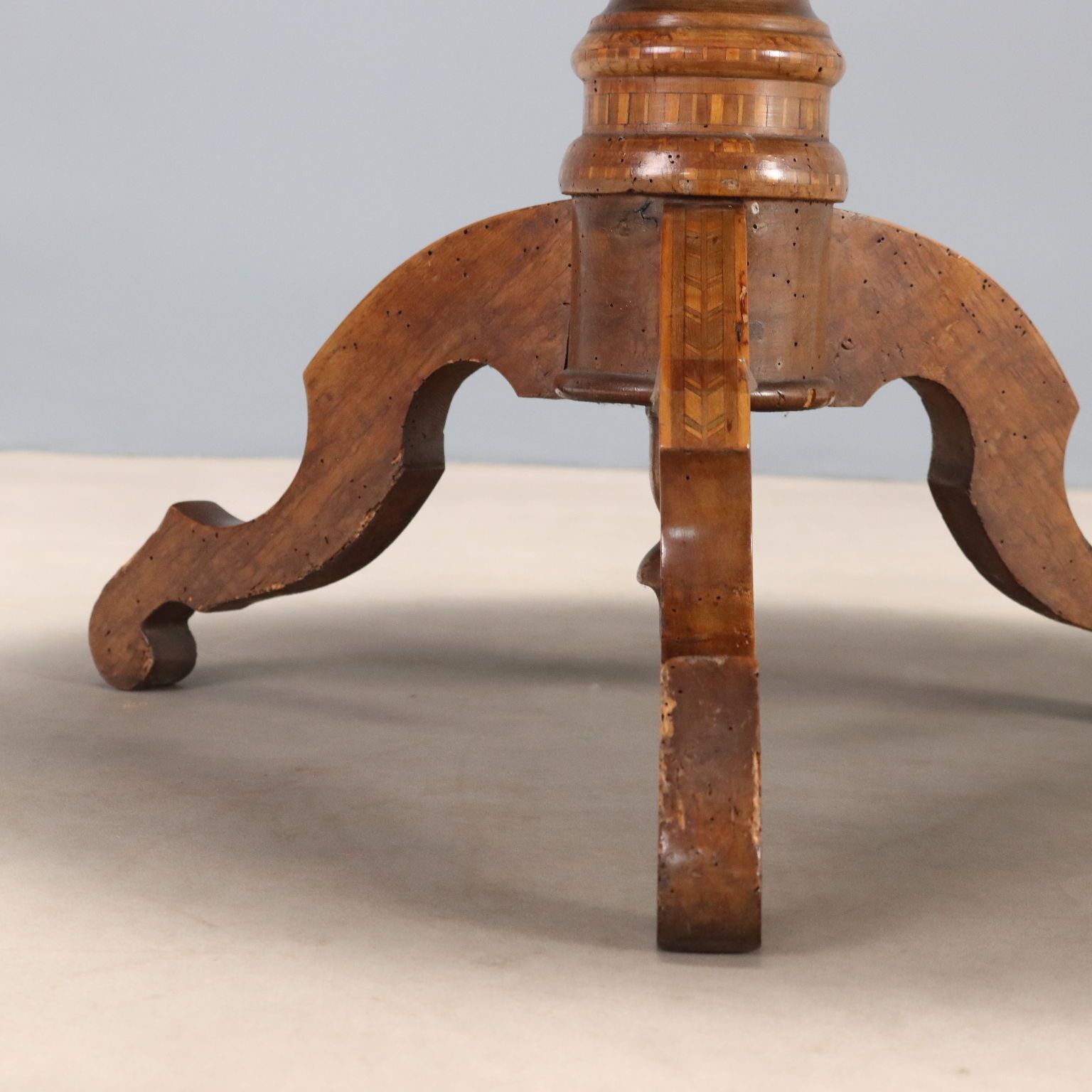 Antieke salontafel walnoot geblokt inlegwerk midden 19e eeuw photo vintage