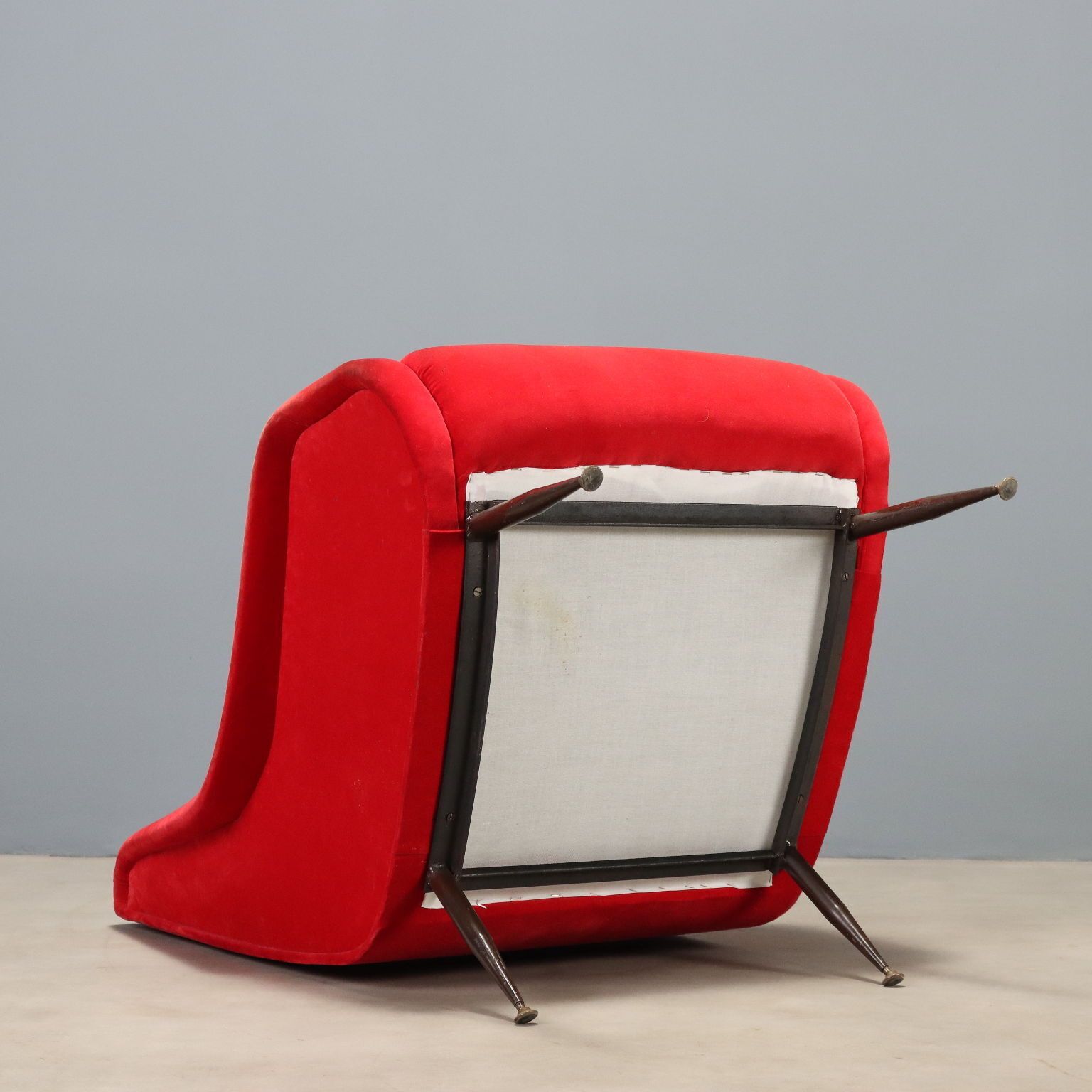 photo for sale Fauteuil vintage en velours rouge, métal émaillé, design italien, années 1960