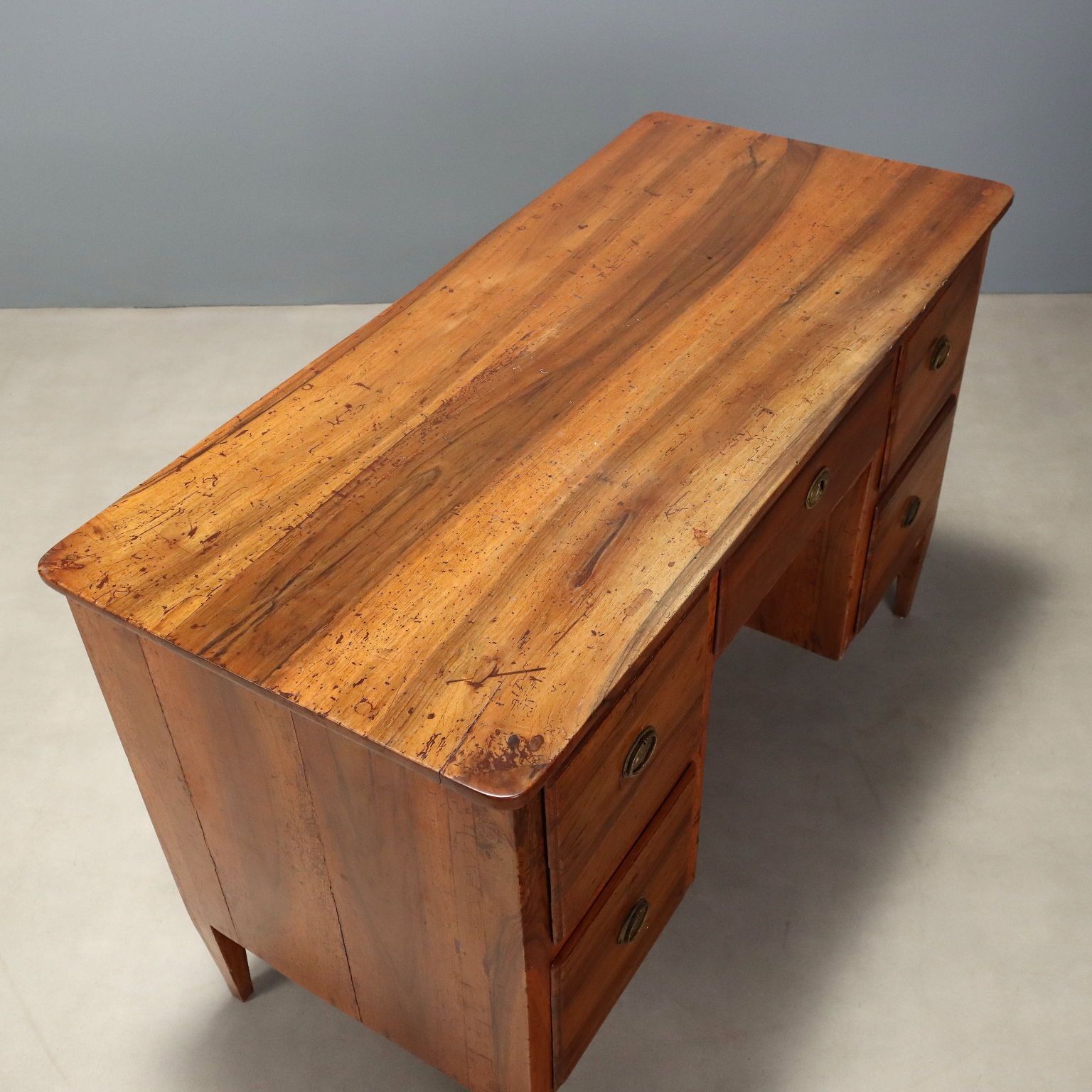 photo furniture Bureau Directoire d'époque en noyer, 5 tiroirs, Italie, XIXe siècle