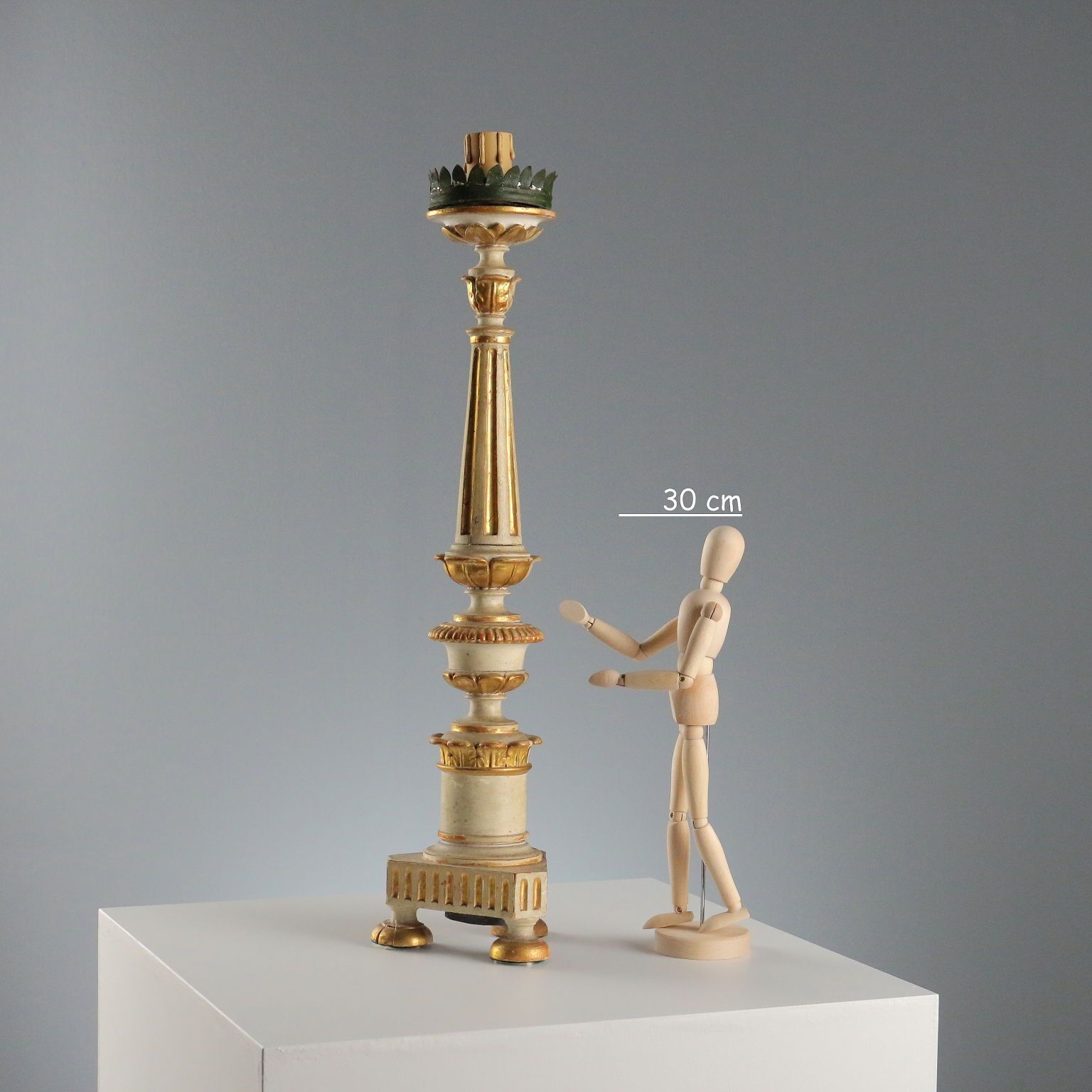 Candélabre en bois sculpté et doré - Italie, XIXe siècle photo furniture