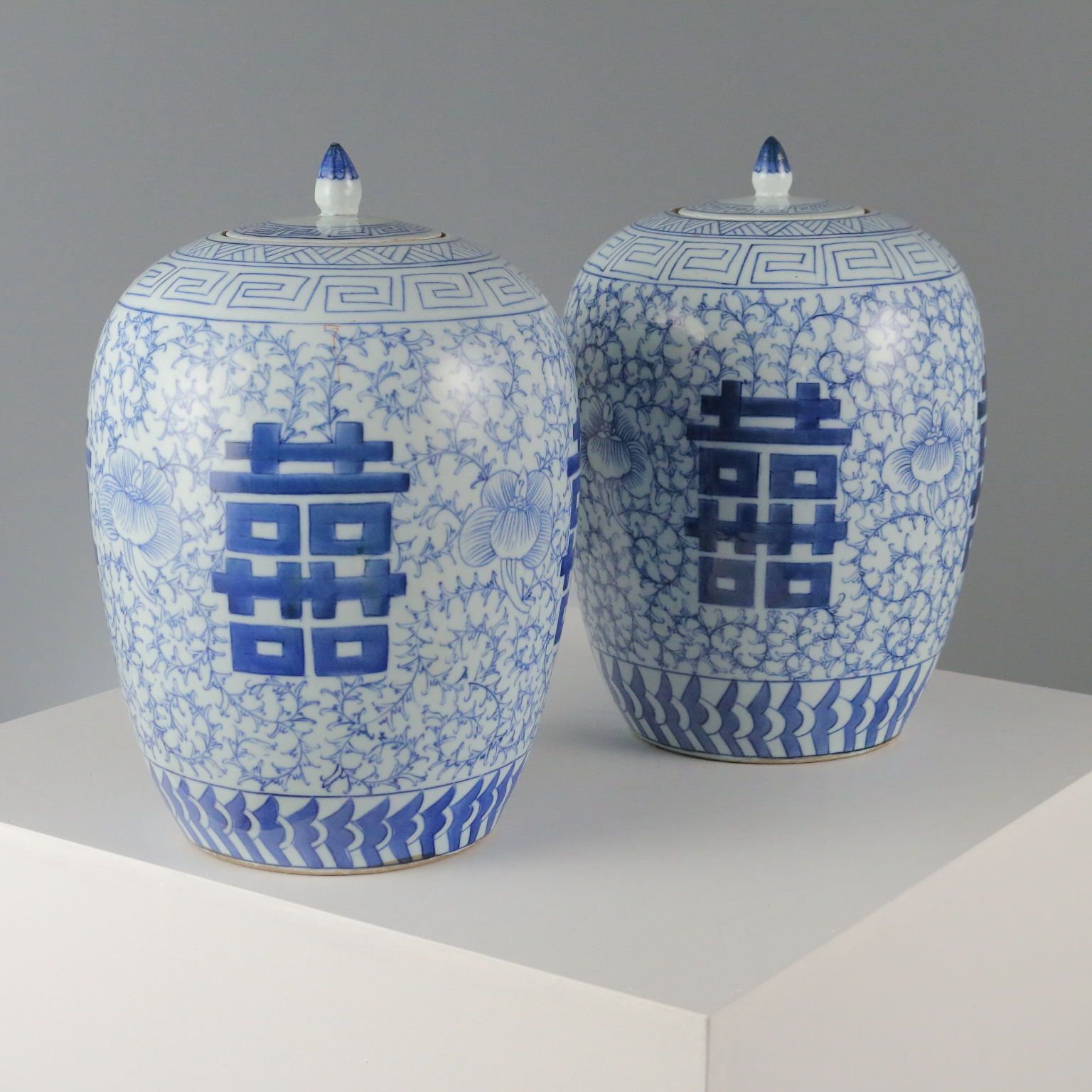 Paire de pots à gingembre à couvercle en porcelaine