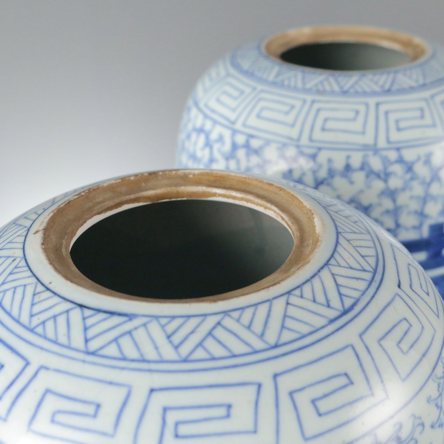Pair Of Ginger Jars With Lid In Porcelain photo for sale