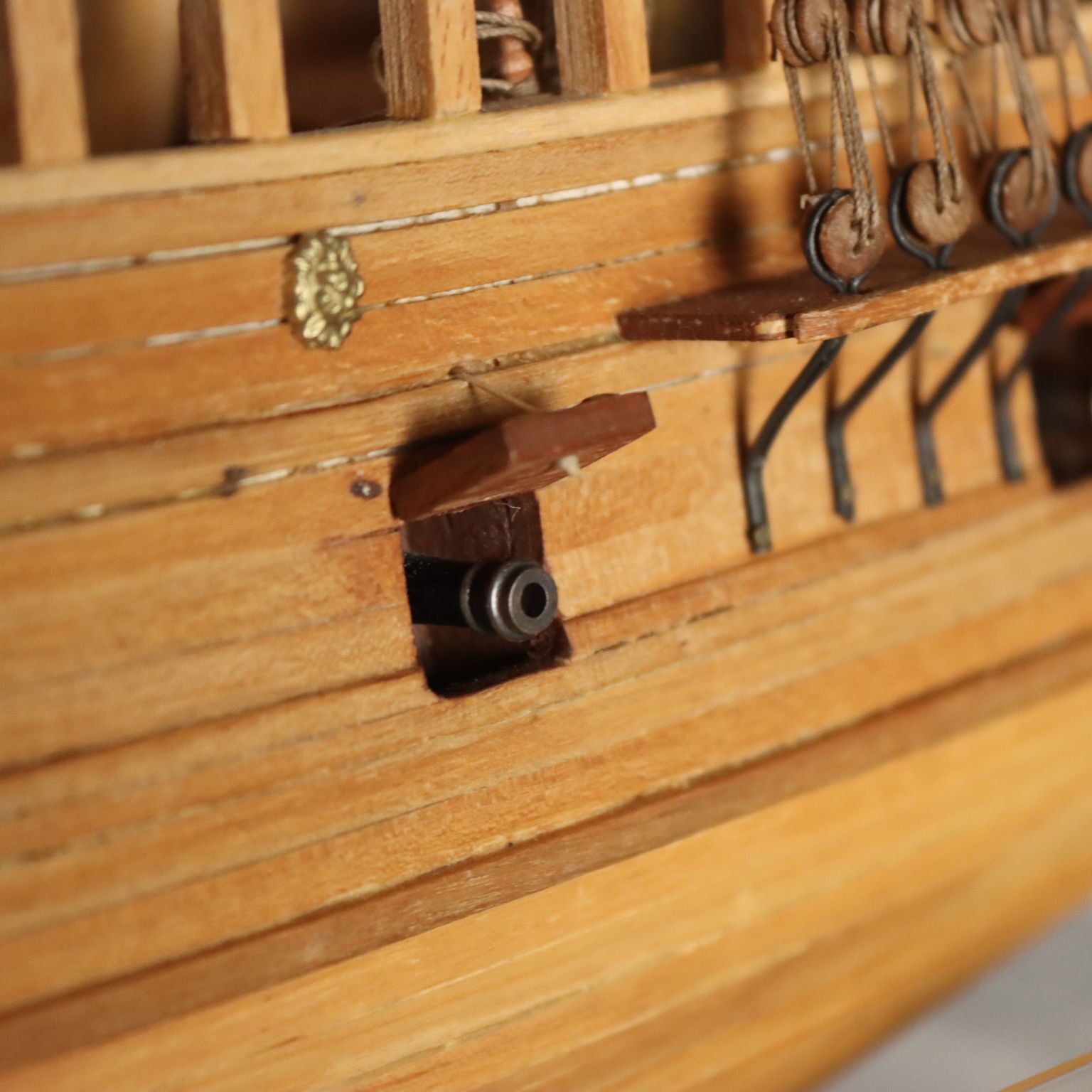 Antiek houten schip in plexiglassenkoffer, handgemaakt, 20e eeuw photo vinterior
