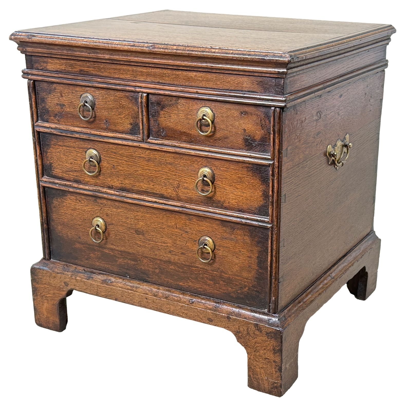 Charmante zeldzame eikenhouten close stool in de vorm van een klein nachtkastje, 18e eeuw (Engeland, ca. 1720)
