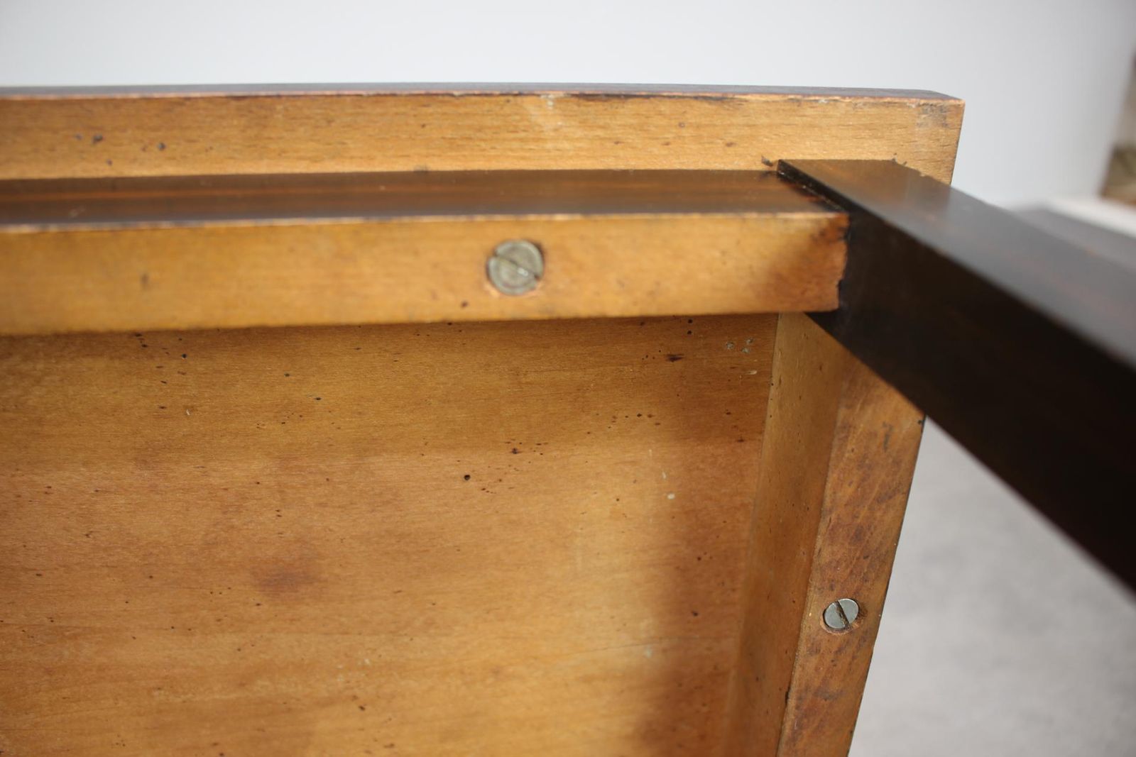 Meubels Mid-Century Modern nesteltafels met Macassar fineer, set van drie, Tsjechoslowakije, jaren 1950 photo