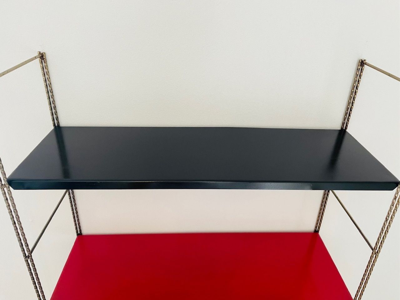 Mid-Century Modern, verstelbare wandplank van messing en metaal, jaren 1960 photo for sale