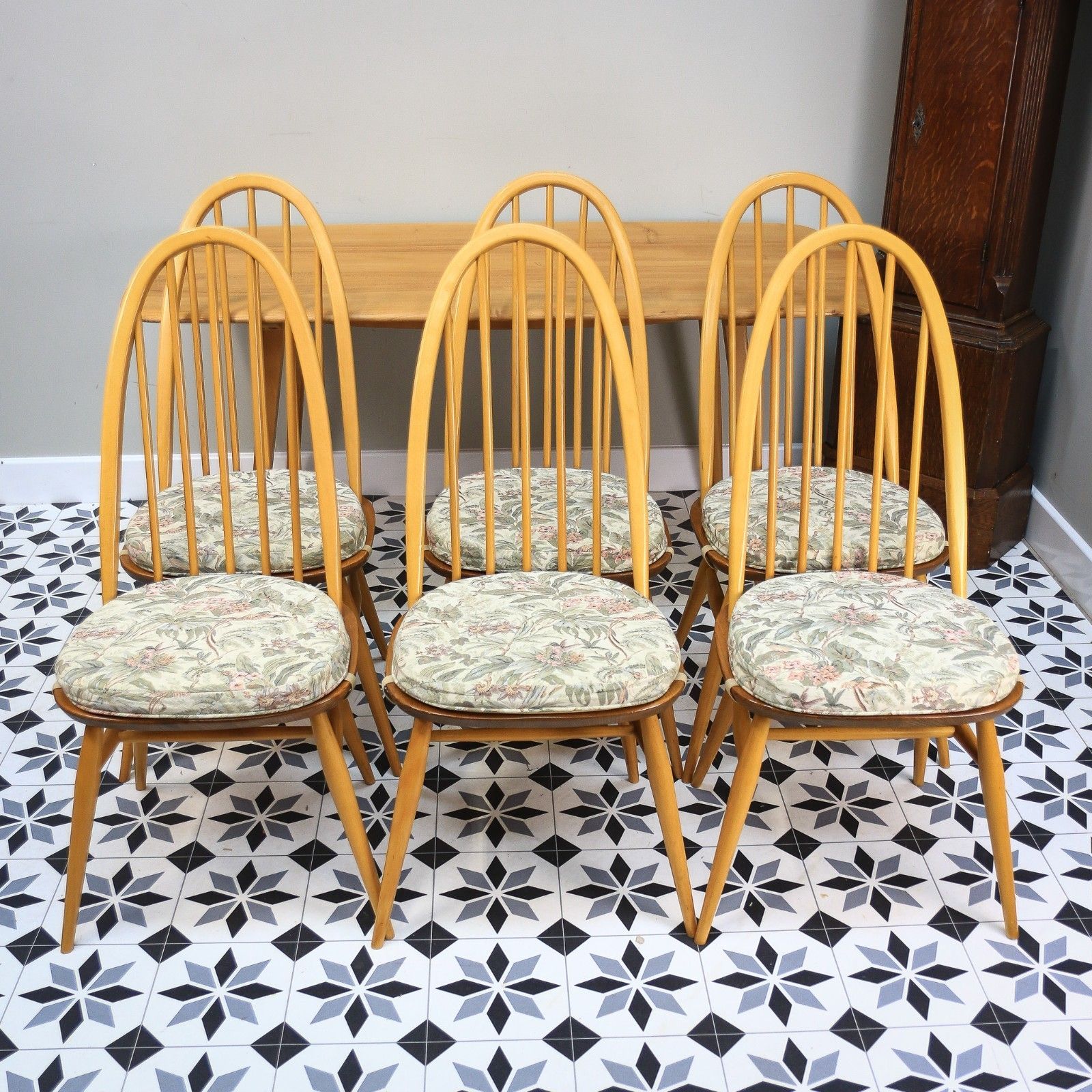 photo buy Six Ercol Quaker 365 Chairs And Ercol Plank Dinnig Table  In Elm And