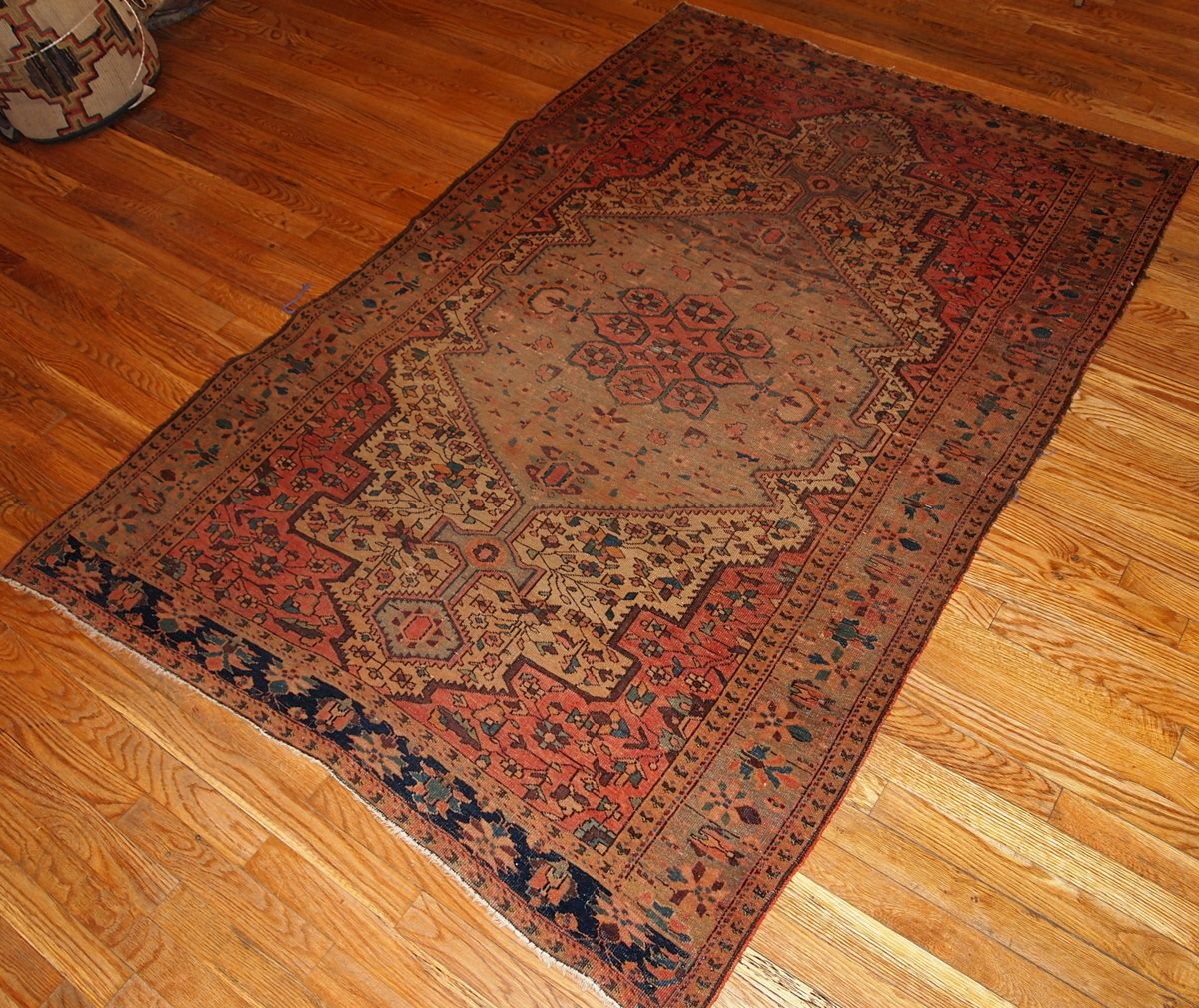 Tapis oriental fait main 131 x 204 cm, vert olive et rouge rouille, vers 1910 photo vinterior