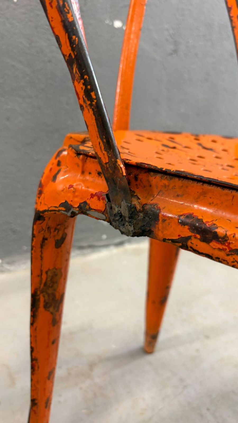 Meubels Set van 6 industriële metalen eetkamerstoelen van Joseph Mathieu, gelakt staal, jaren 1920, Frankrijk photo