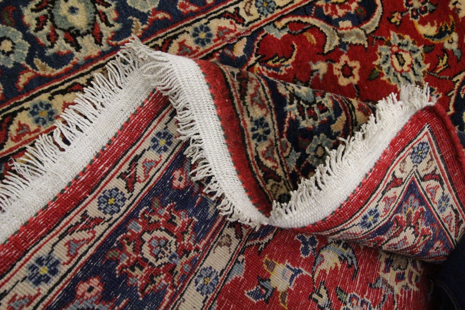 Klein woonkamertapijt, handgeweven rood oosters wollen tapijt, traditioneel photo buy