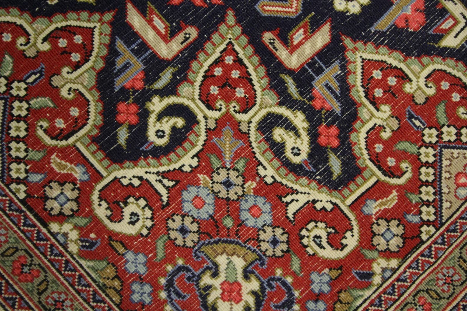 photo furniture Tapis en laine géométrique fait main, tapis traditionnel