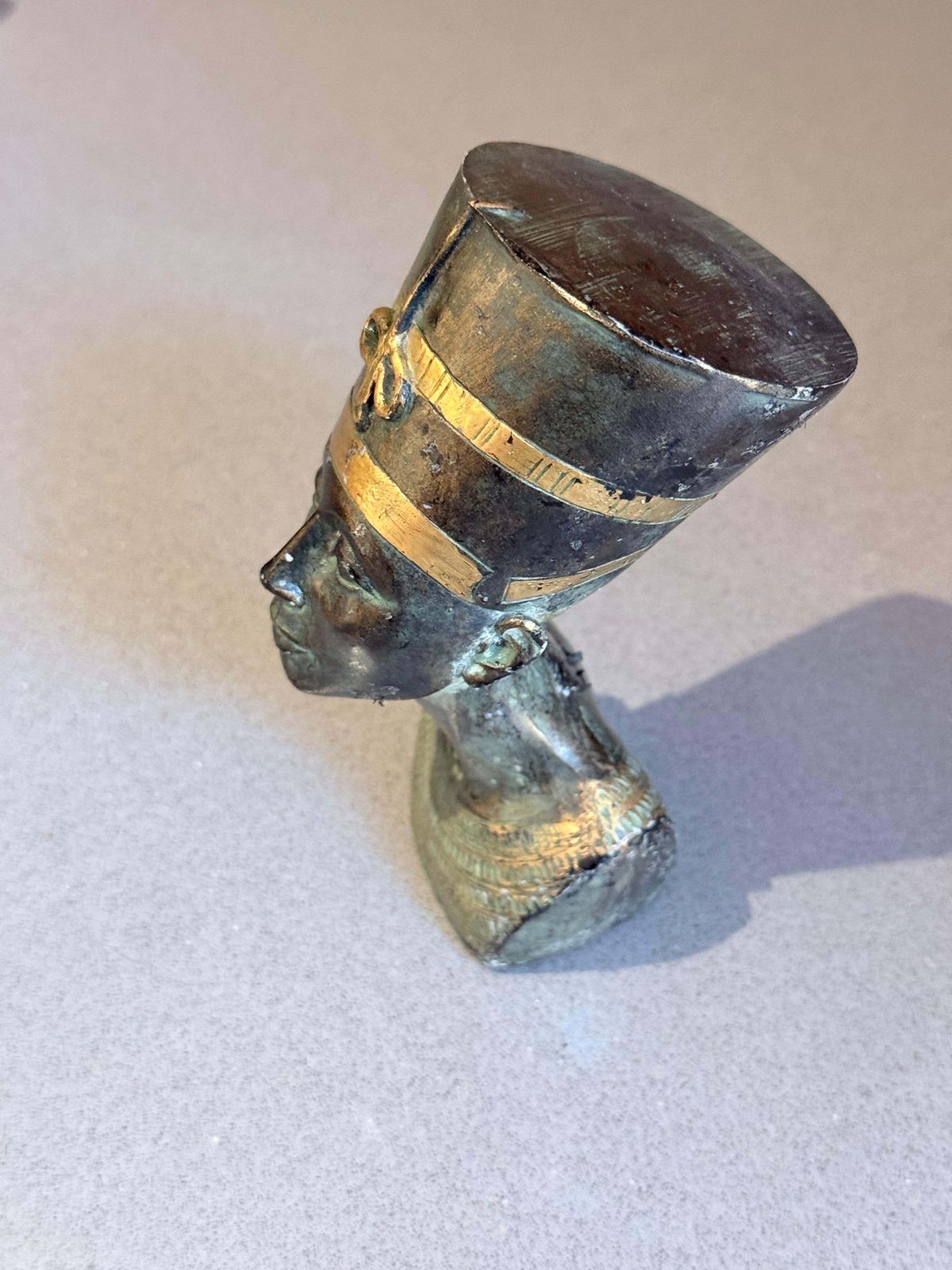 Buste vintage de la reine égyptienne Néfertiti, sculpture décorative en résine, fait main photo vinterior
