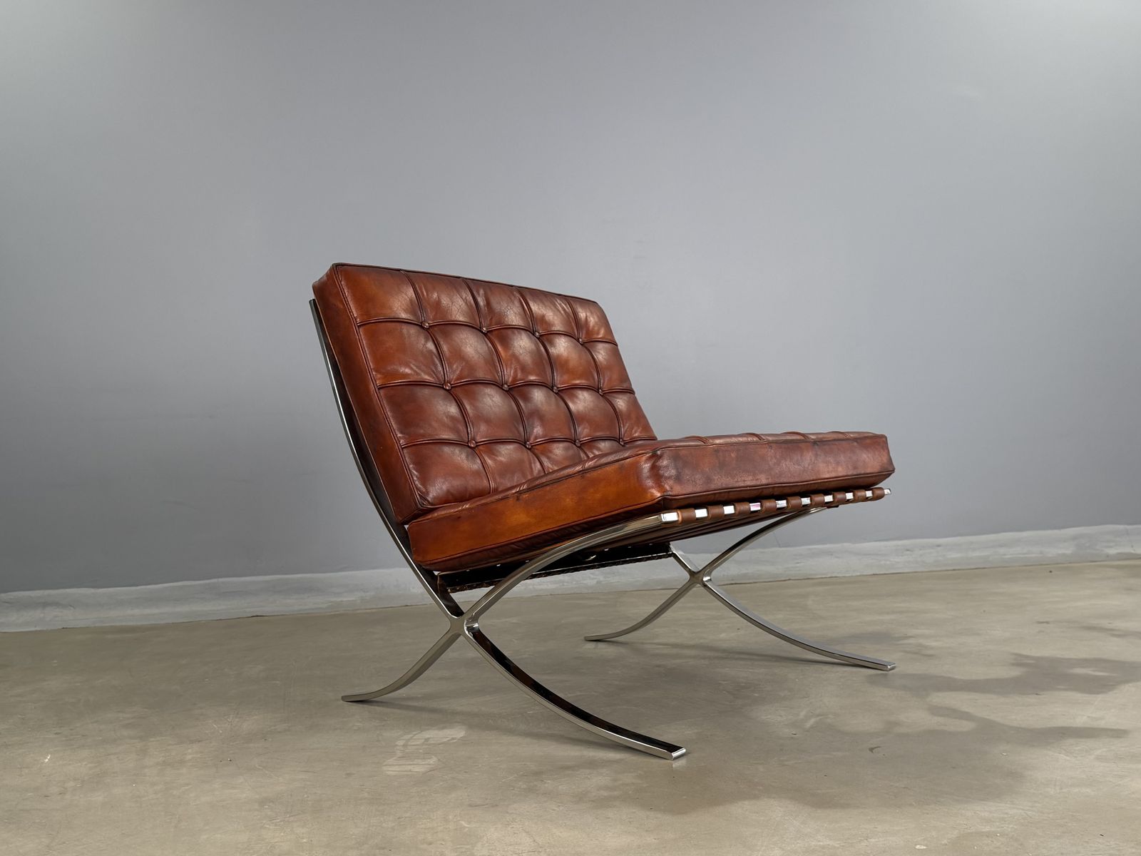 Barcelona Chair Leather Lounge Brown Tan Accent Chair Bauhaus Statement Armchair photo vintage