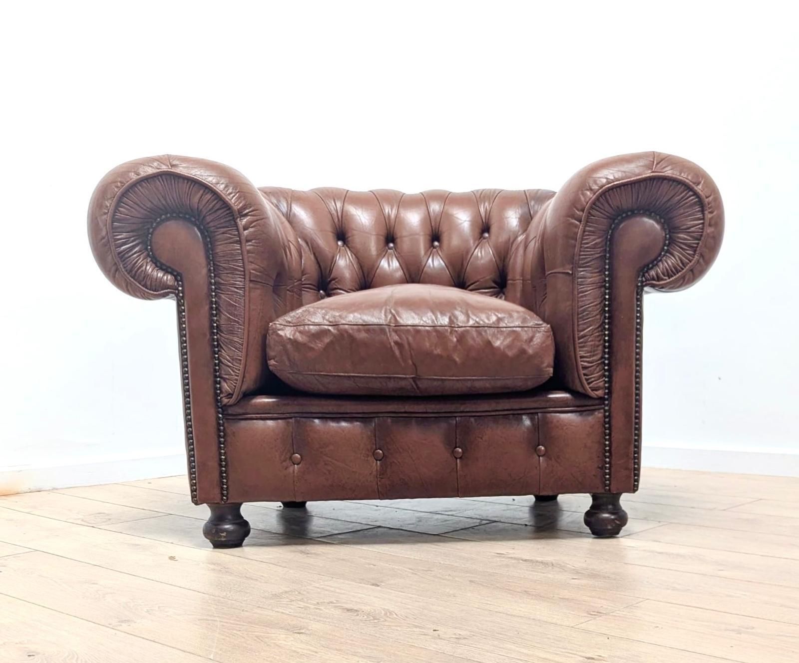 photo vintage Fauteuil club Chesterfield vintage en cuir Cuba, années 1930 - livraison disponible 0344.