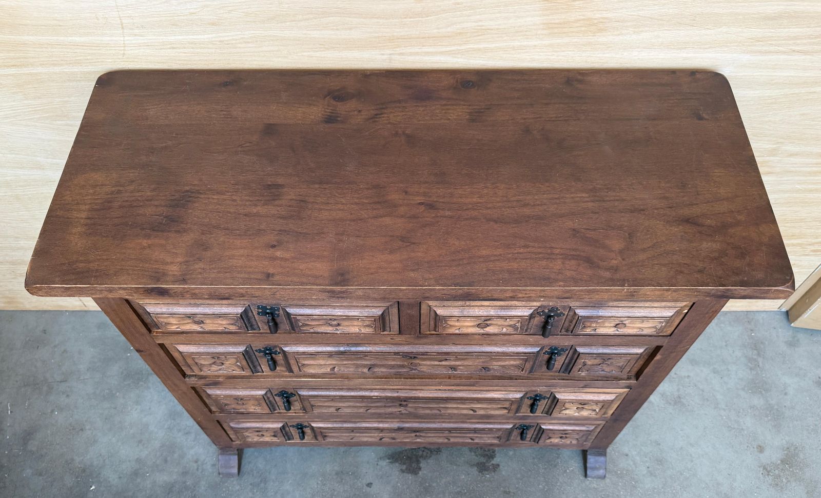 Commode baroque catalane espagnole du XXe siècle en noyer sculpté, cinq tiroirs, style toscan photo 2796.0