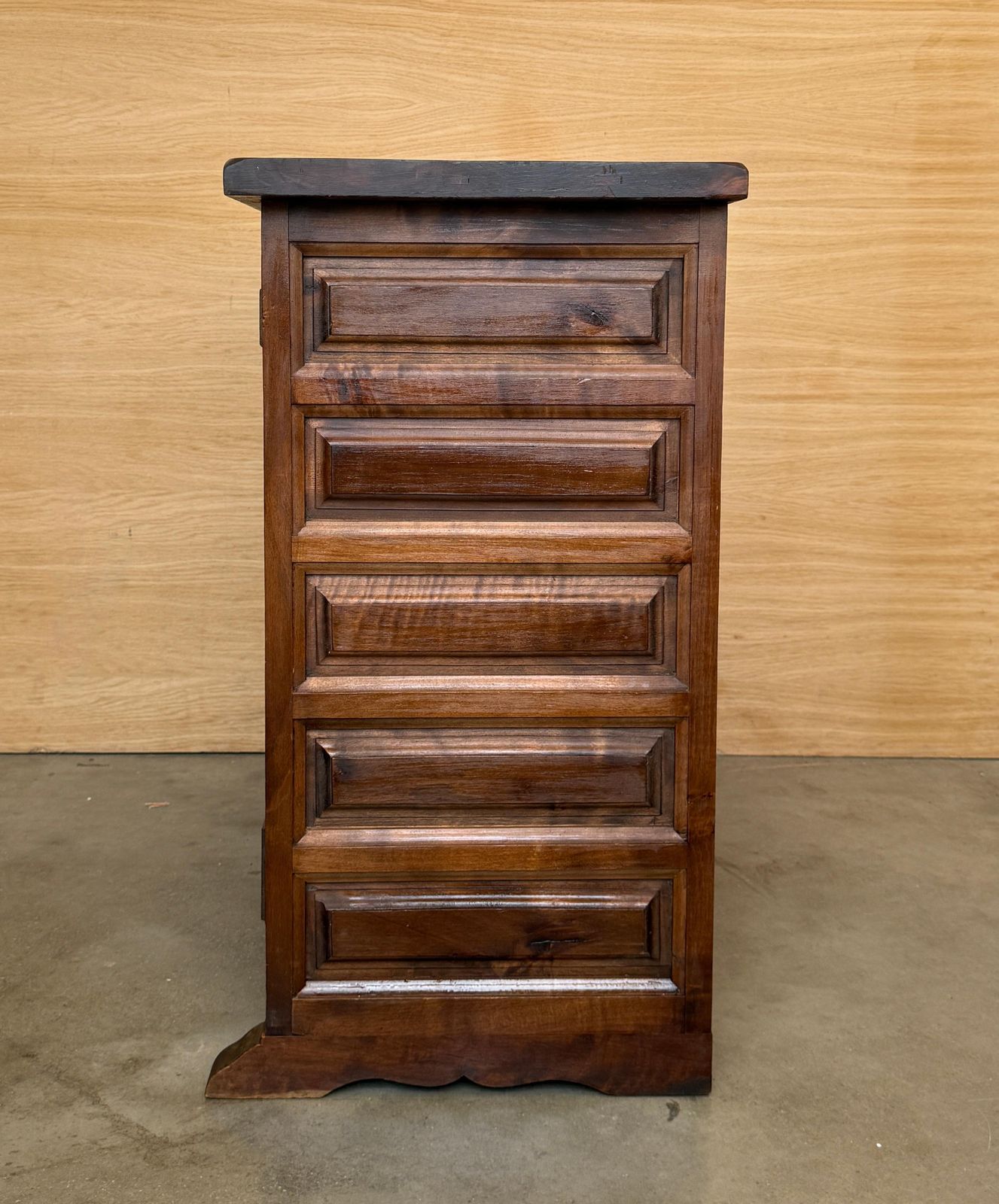 Commode baroque catalane espagnole du XXe siècle en noyer sculpté, cinq tiroirs, style toscan photo vintage