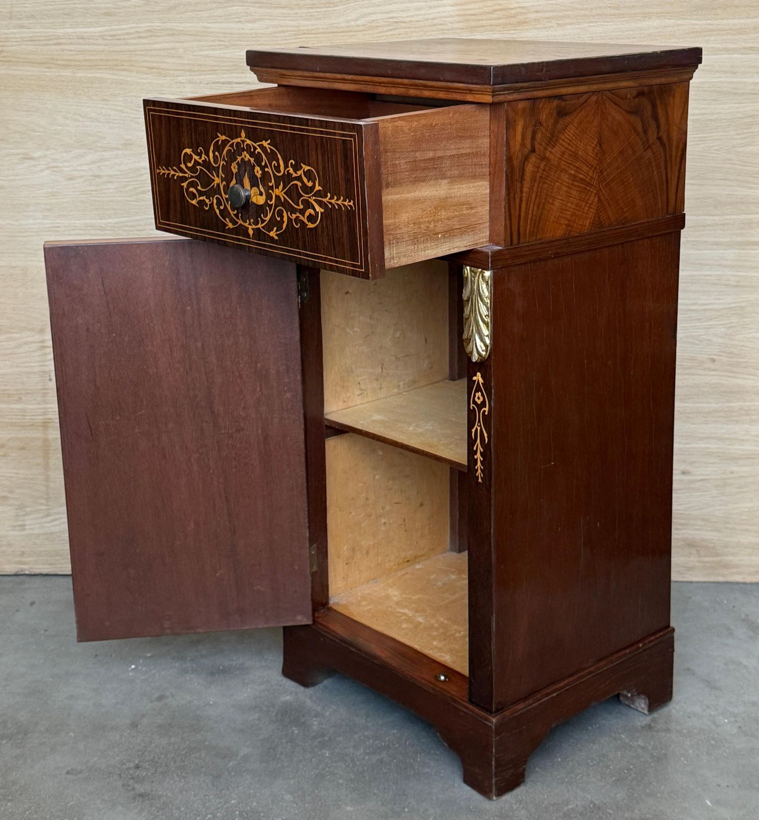 Paire de tables de chevet en acajou marqueté, époque victorienne tardive / édouardienne, vers 1890-1910 photo vinterior