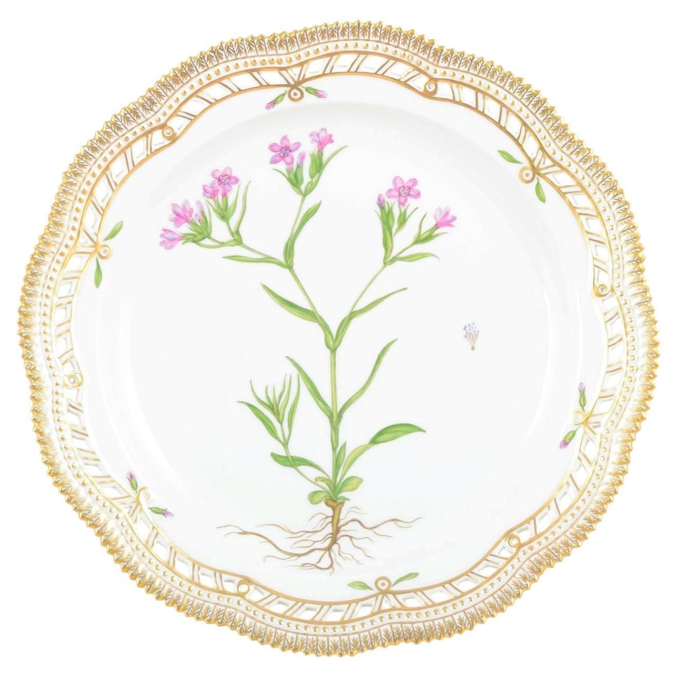 Royal Copenhagen. Grand plat Flora Danica à bordure ajourée.