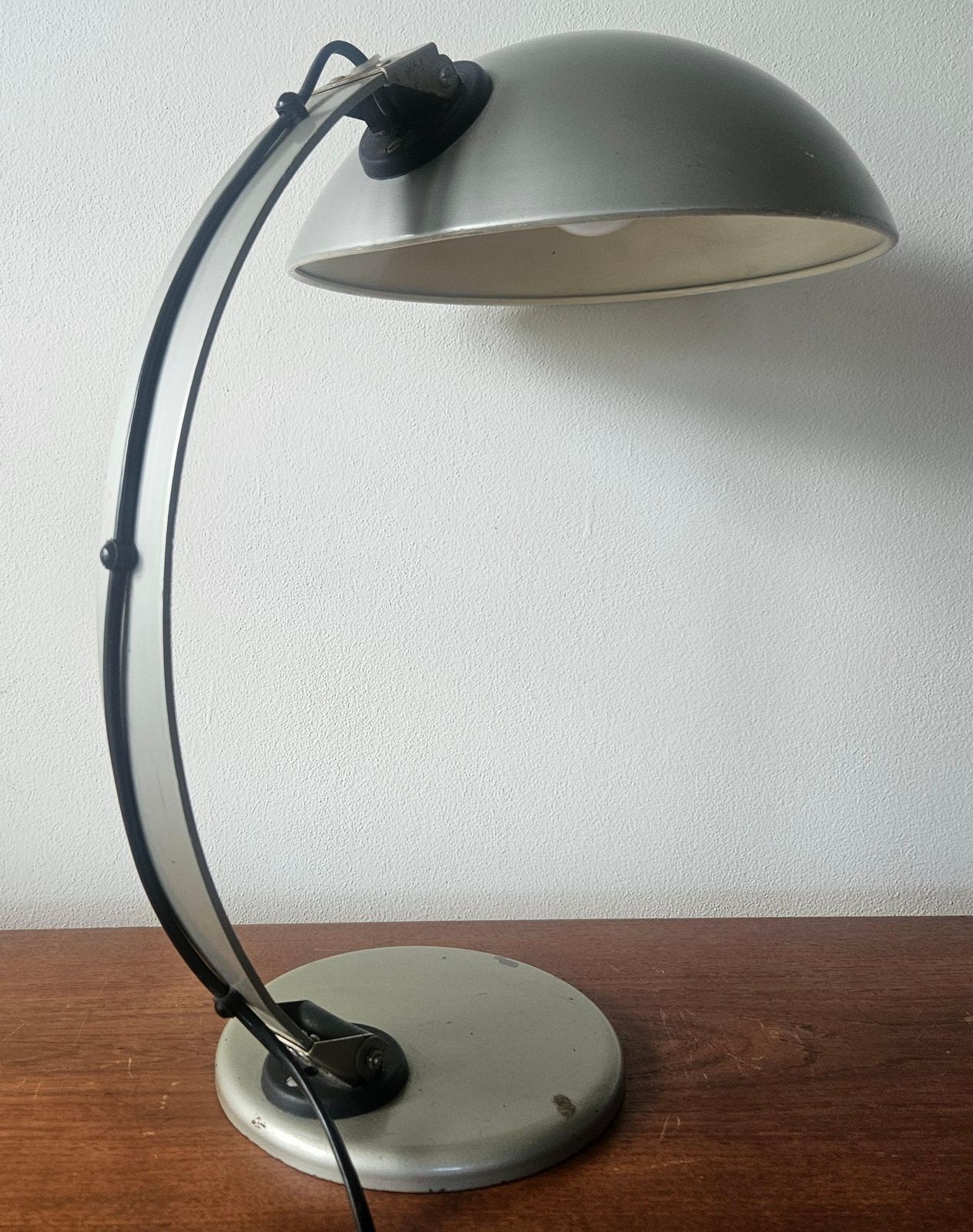 photo furniture Zeldzame verstelbare mid-century tafellamp, jaren 1970