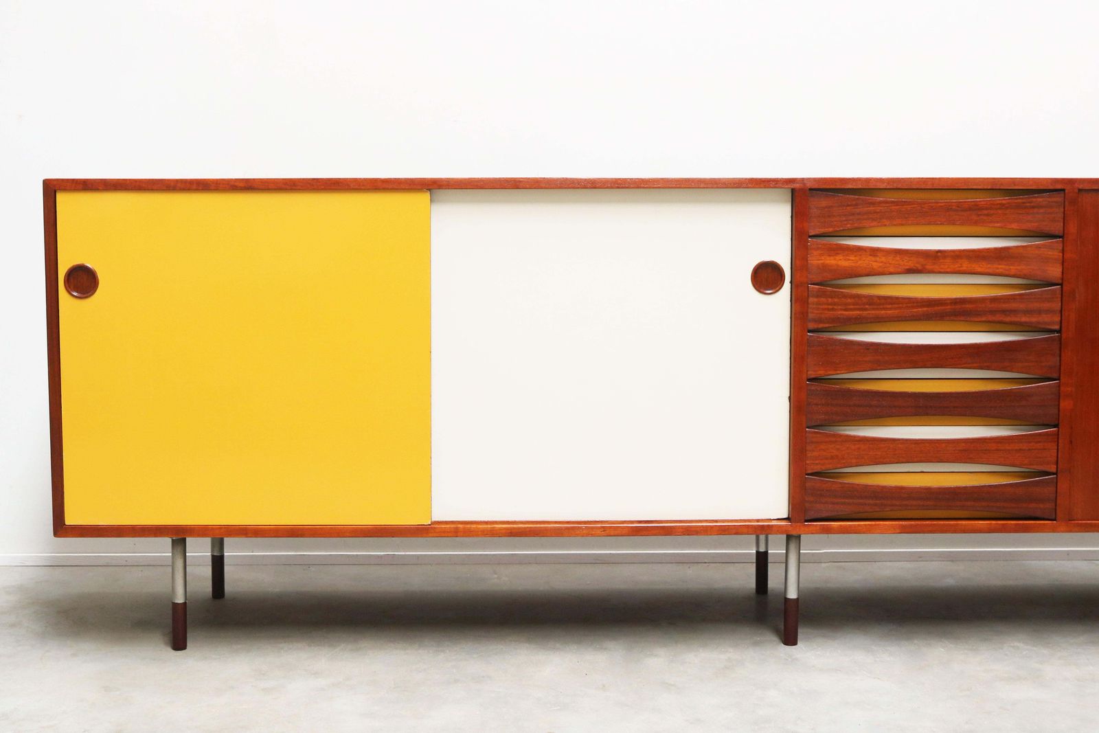 Zeldzaam Arne Vodder Model 29A "Triennale" dressoir in teak voor Sibast, Denemarken. photo Meubels