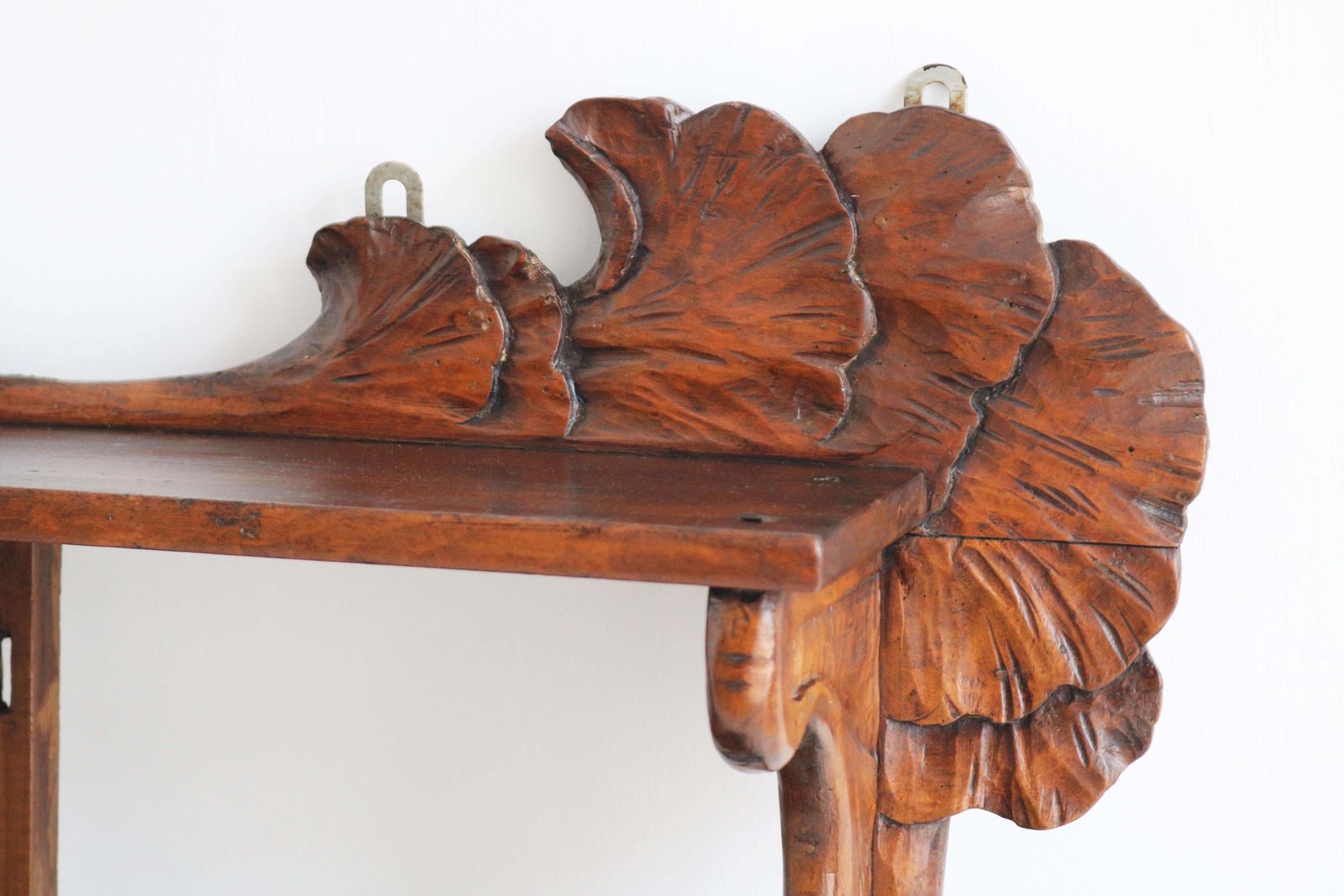 Antieke grote Art Nouveau 'Ginko' wandplank / boekenplank, Frankrijk ca. 1900, walnoot photo 3372.0
