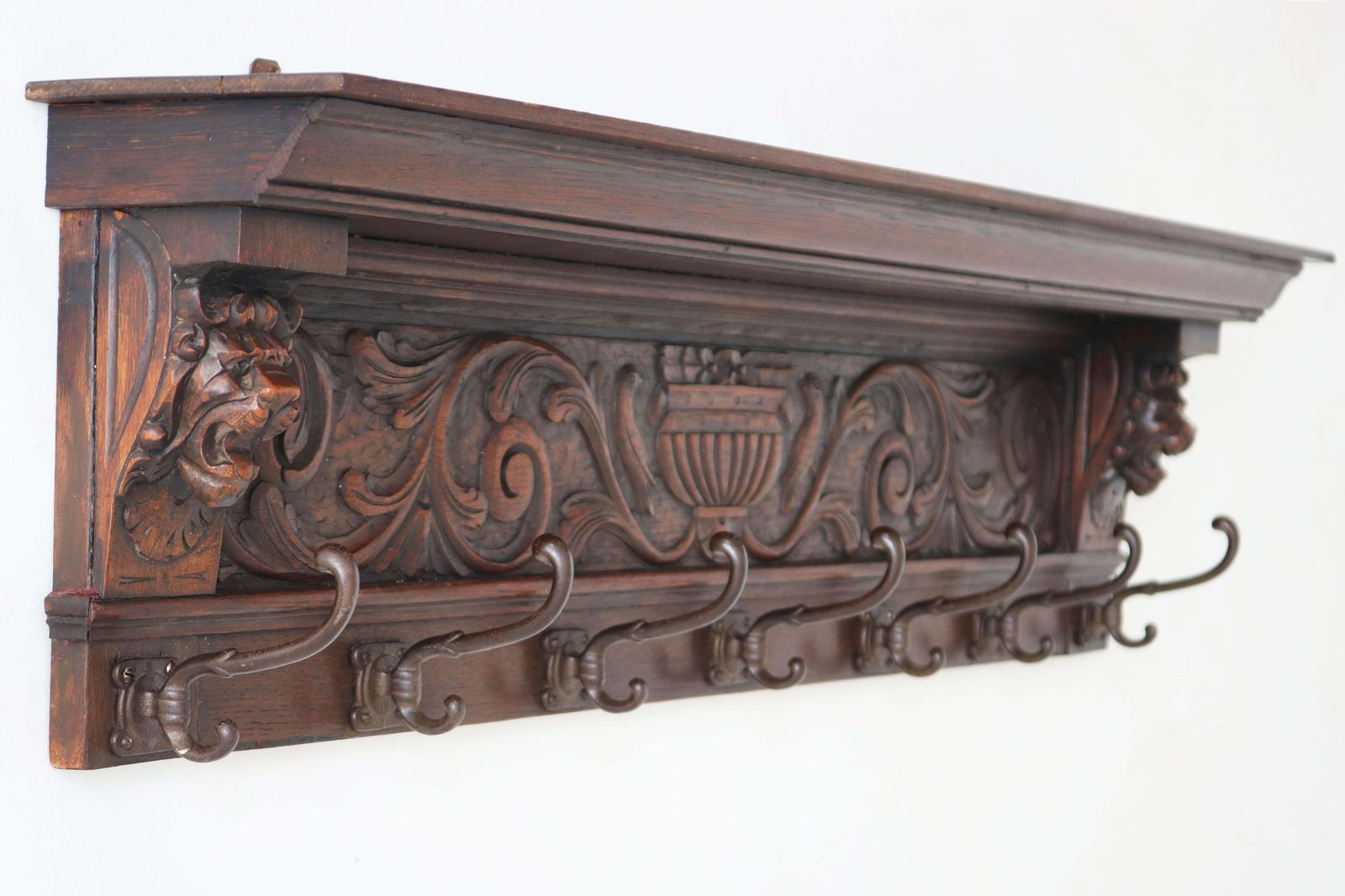 Porte-manteau d'époque Renaissance Revival à masques de lions, France, XIXe siècle photo for sale