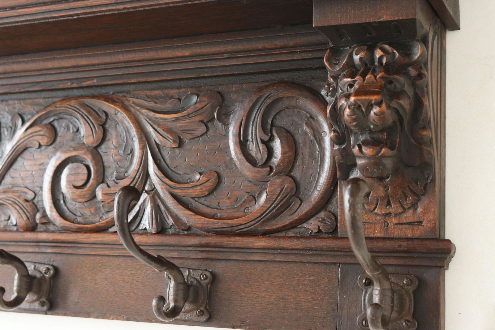Porte-manteau d'époque Renaissance Revival à masques de lions, France, XIXe siècle photo buy