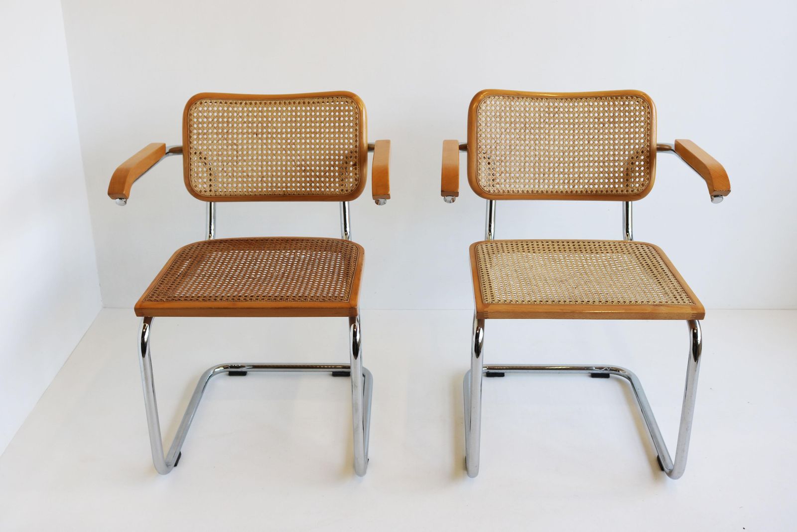 Paar B64 Cesca-fauteuils van Marcel Breuer, jaren 1970, Made in Italy, chroom en beuk photo Meubels