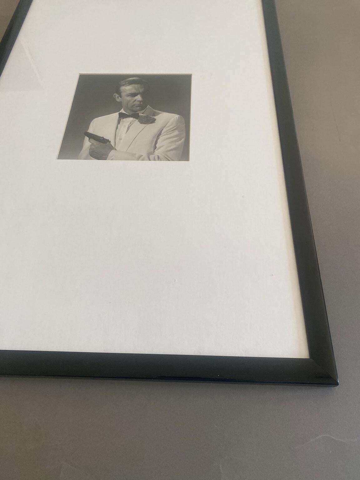 Impression vintage en noir et blanc de Sean Connery dans le rôle de James Bond, cadre noir photo buy