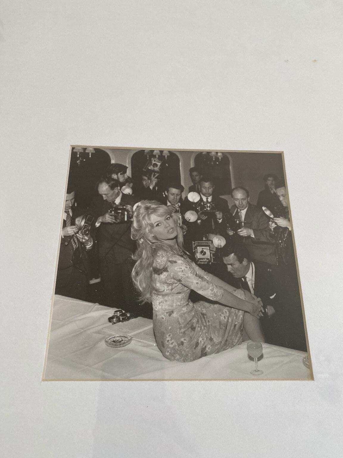 Impression vintage en noir et blanc de Brigitte Bardot, cadre noir photo 502.0
