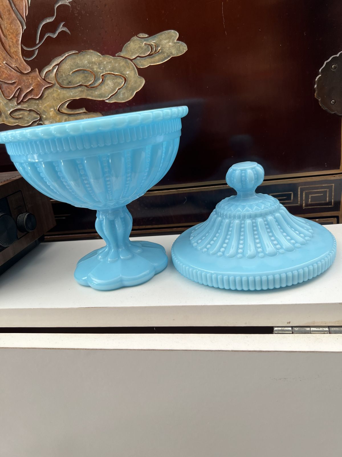 Franse blauwe opaline dekschaal toegeschreven aan Portieux-Vallerysthal, Frankrijk, ca. 1900-1930 photo furniture