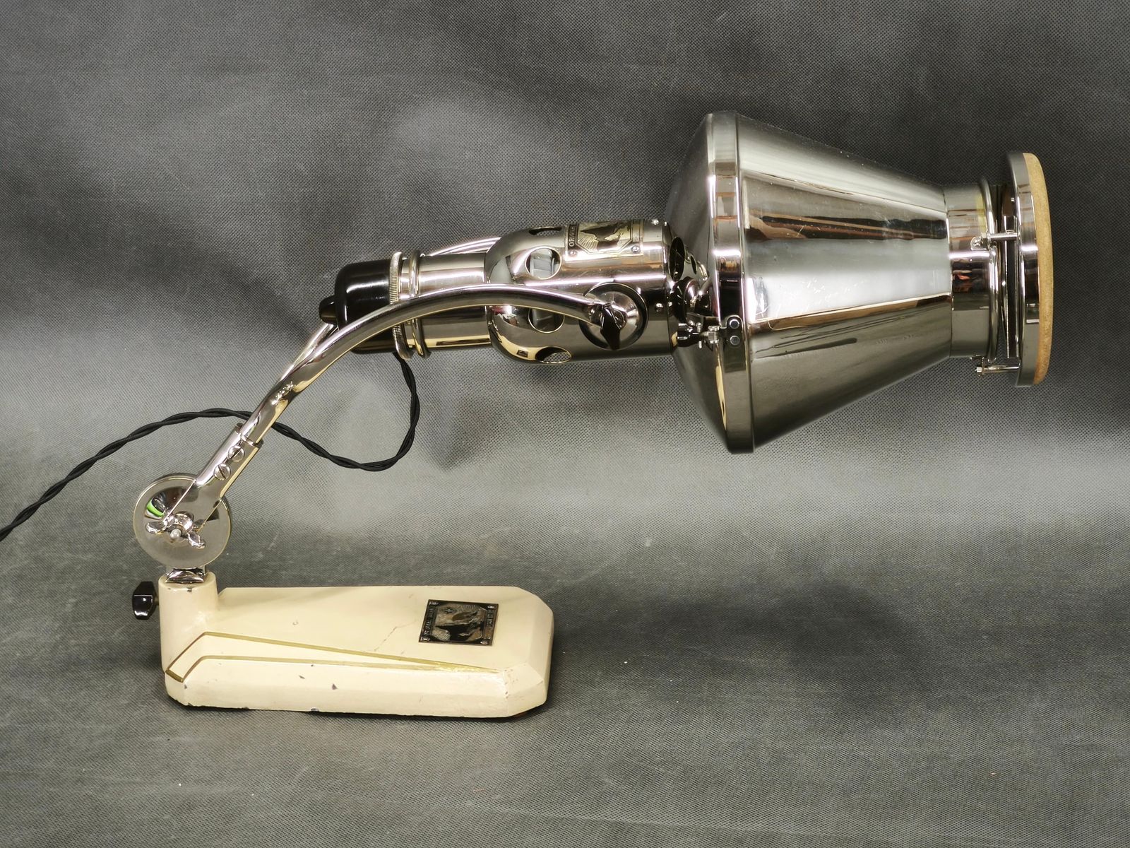 Lampe médicale Bauhaus Original Hanau, Allemagne, années 1930 photo 679.0