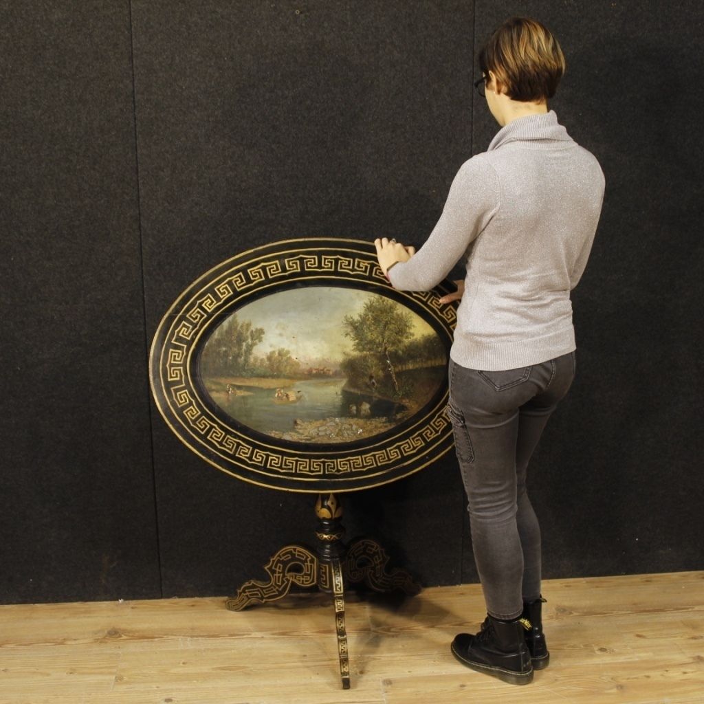 Table d'appoint anglaise laquée et peinte, début du XXe siècle photo for sale