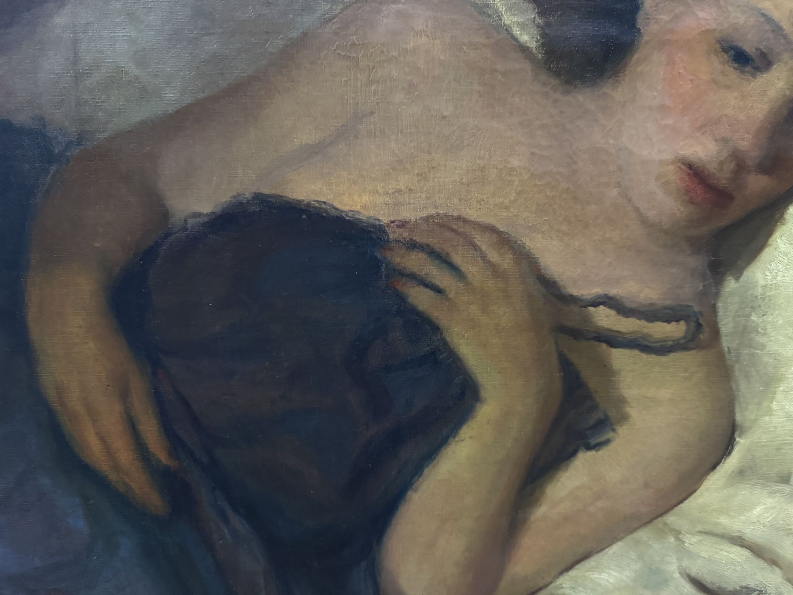 Josep Lloveras Feliu – Liggende vrouw in blauw, modern Europees figuratief interieur, olieverf op doek, jaren 1950 photo vinterior