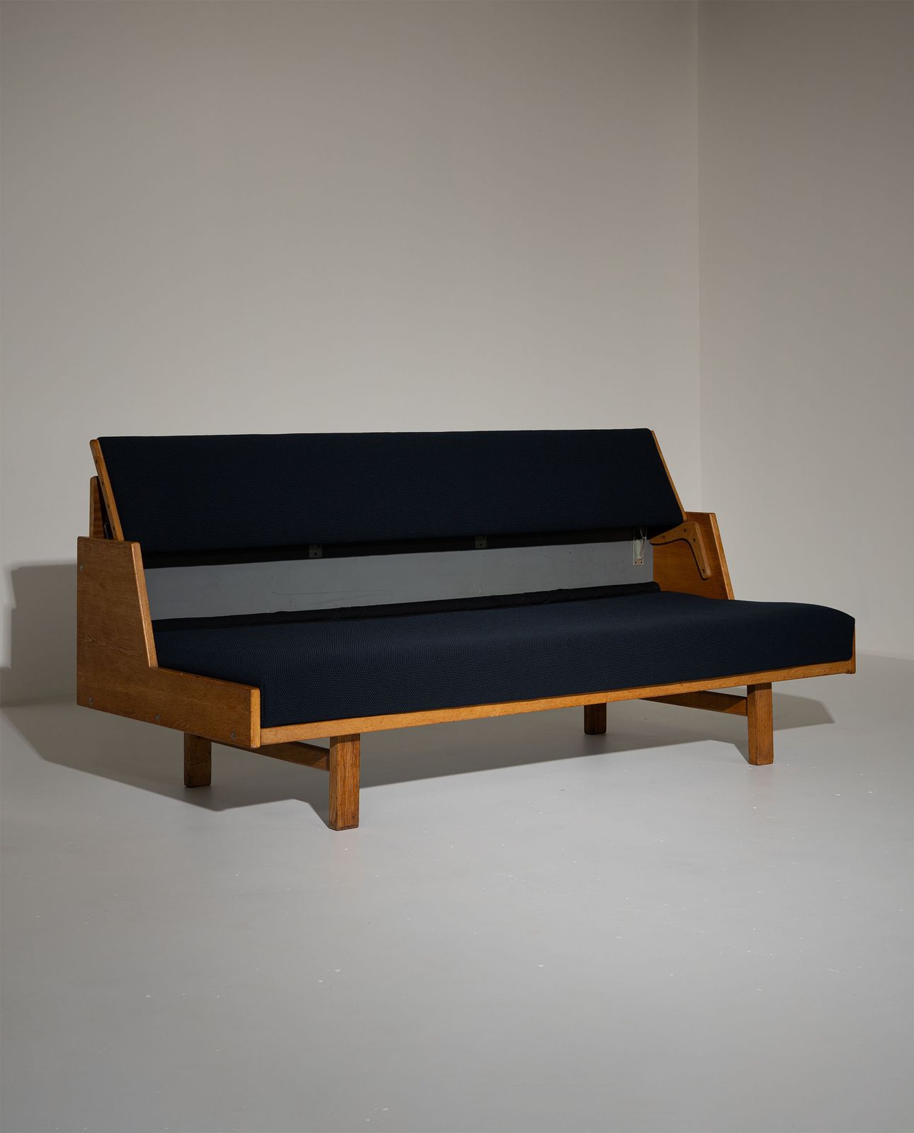 Hans Wegner GE258 Sofa voor Getama, ca. jaren 1950 photo vinterior