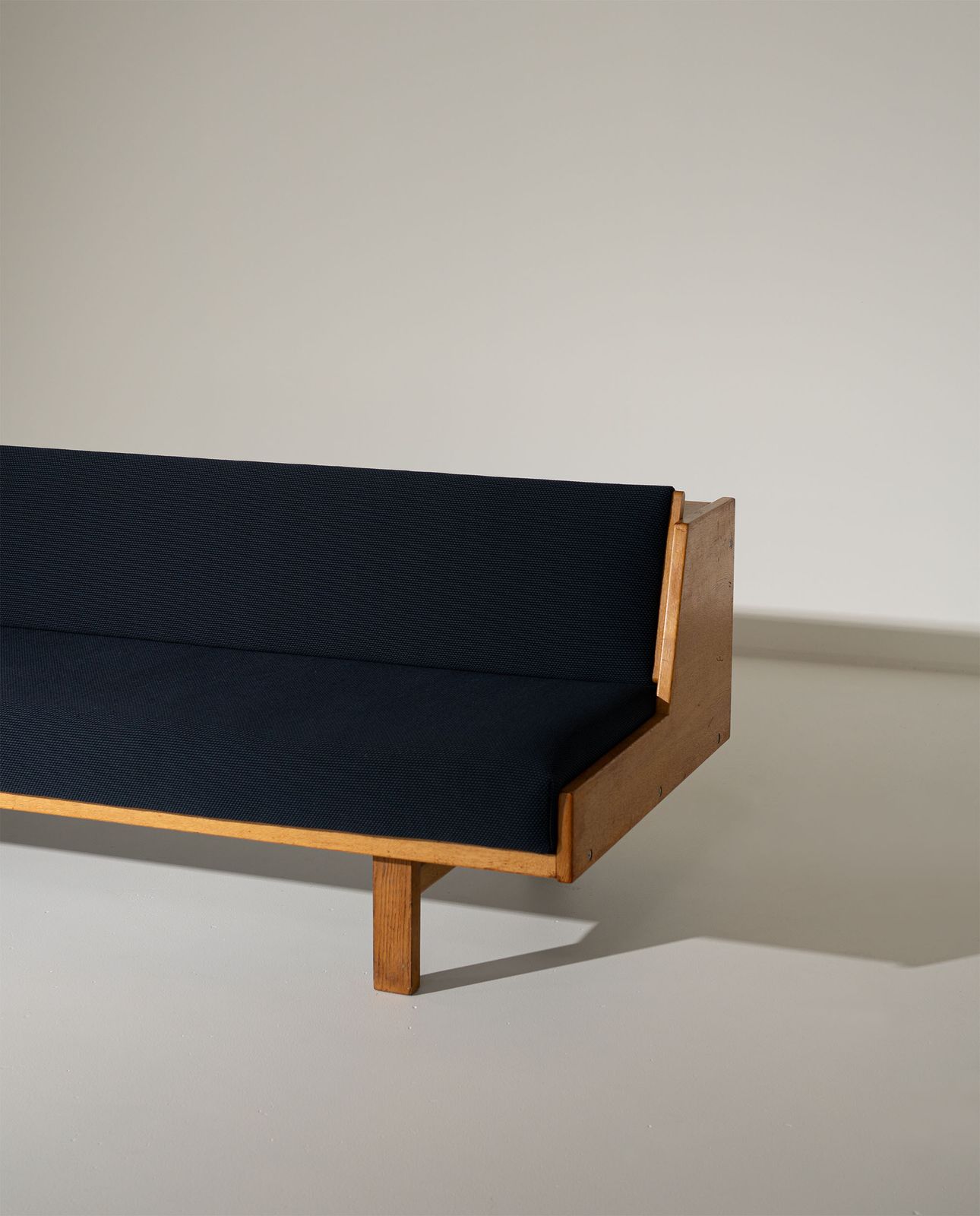photo vintage Hans Wegner GE258 Sofa voor Getama, ca. jaren 1950