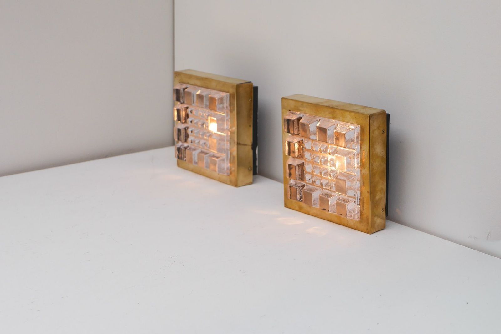 Appliques murales brutalistes suédoises en verre et laiton, Falkenbergs Belysning, lot de 2 photo Luminaires
