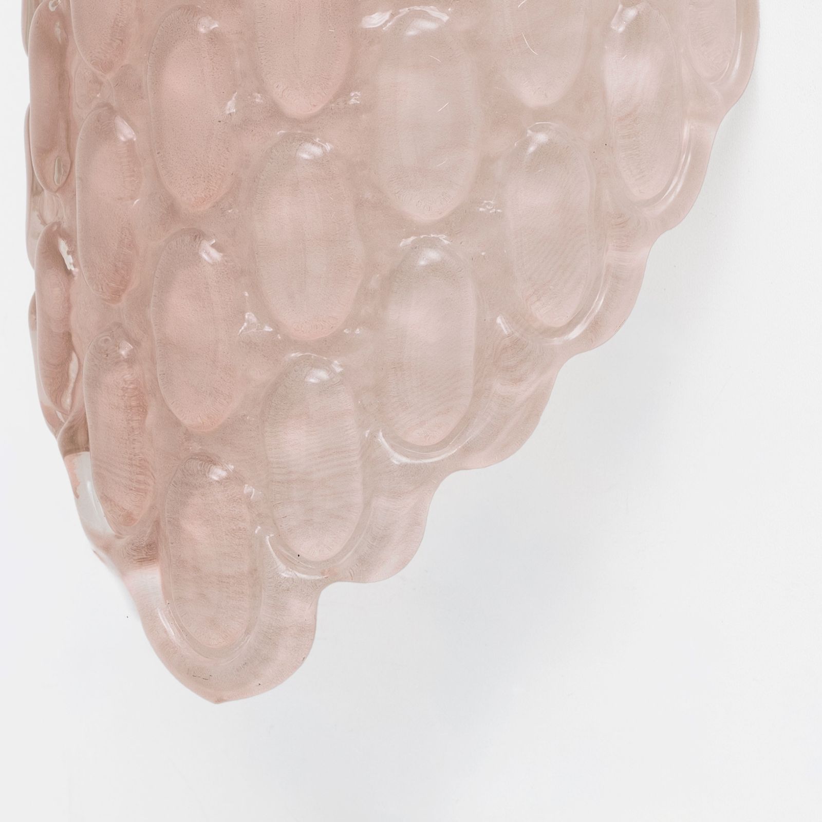 Paar roze Murano glazen wandlampen met reliëfdecor photo 2041.0