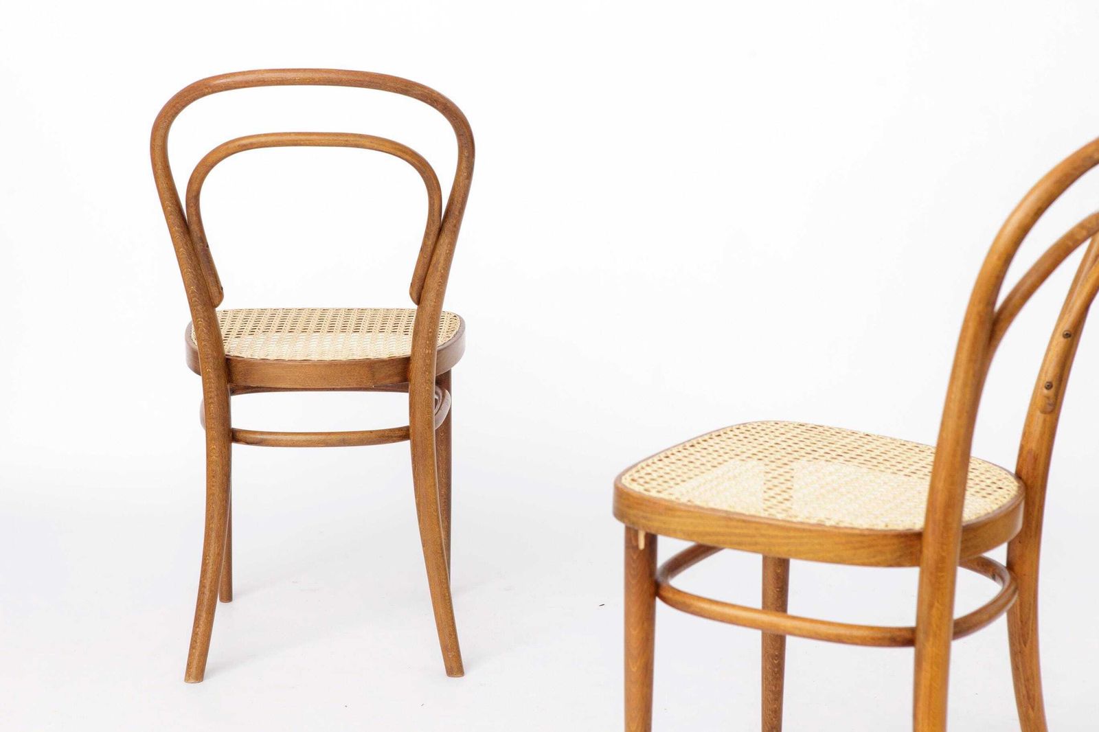 Paar Vintage Thonet Model 14 Stoelen | Radomsko Bentwood Eetkamerstoelen | Nieuwe Rieten Zittingen photo for sale