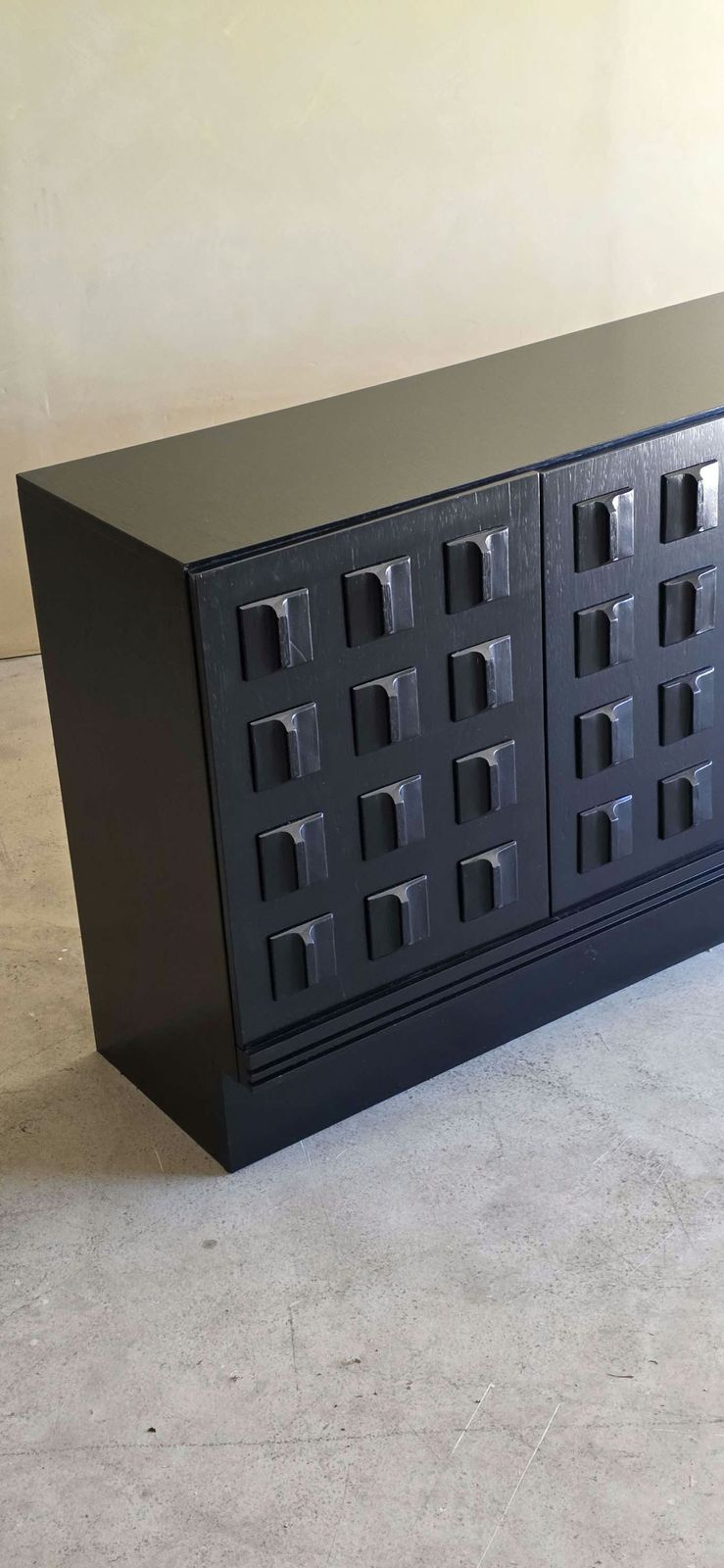photo furniture Zwart Belgisch Brutalistisch Dressoir, jaren 1970