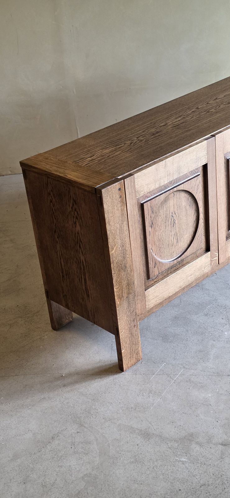 Brutalistisch dressoir in naturel eiken photo buy