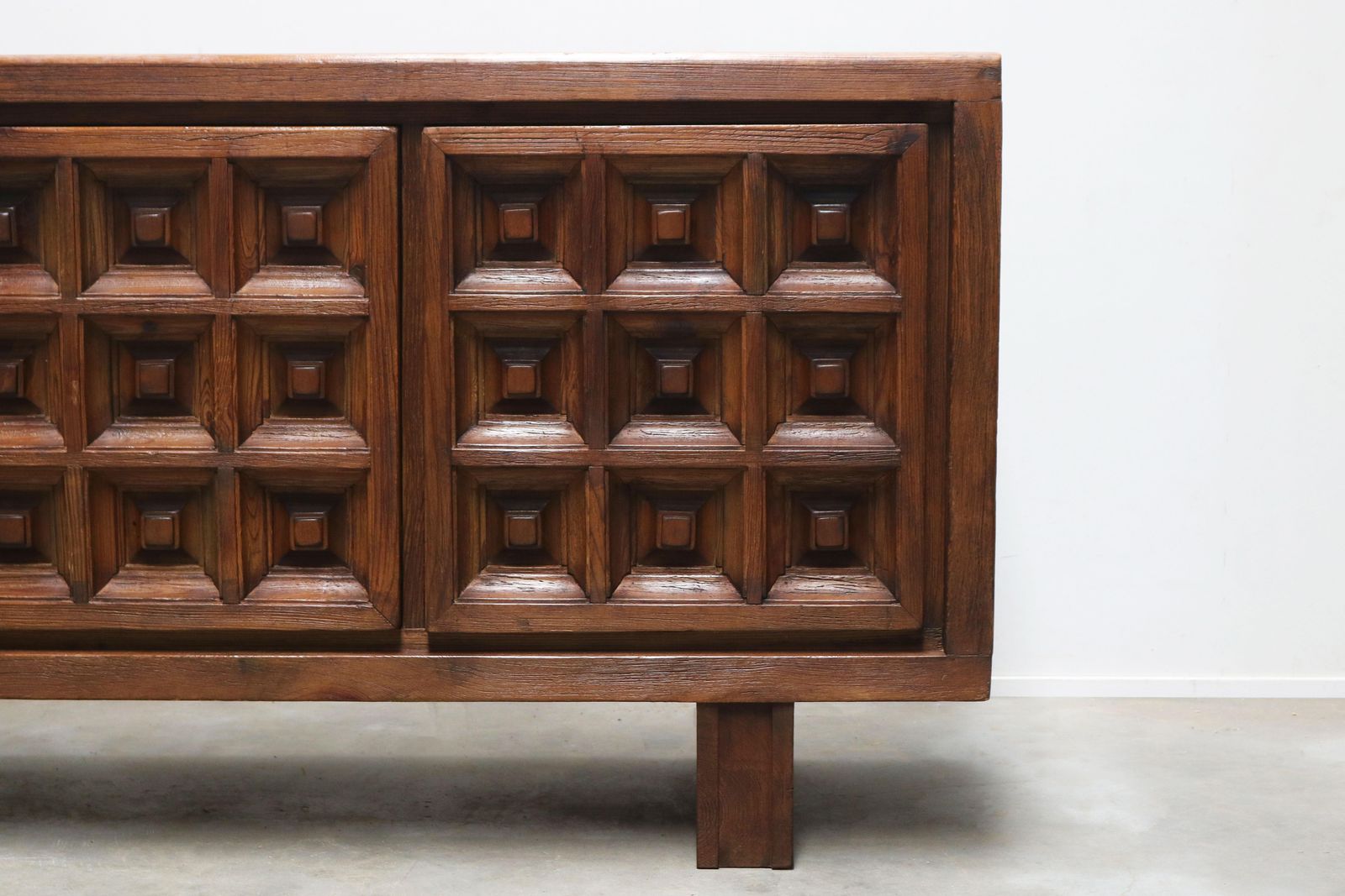 photo buy Enfilade mid-century BIOSCA, en pin teinté, Espagne, Brutalist, années 1960
