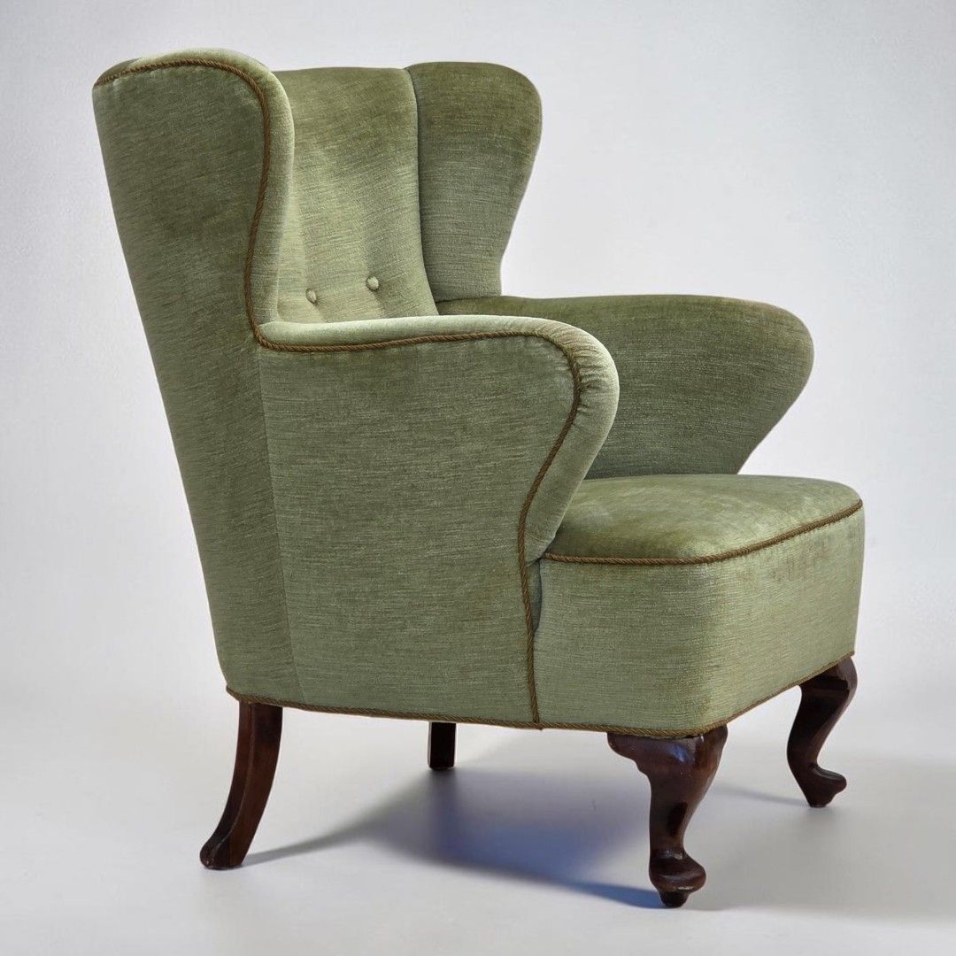 Ca. jaren 1960, Scandinavische fauteuil, groen meubelvelours, eikenhouten poten.